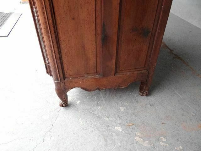 photo vintage 18th Century Walnut Cabinet, 1700s