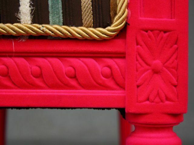 photo vinterior St Louis XV Flocked Decorative Fuschia Bench