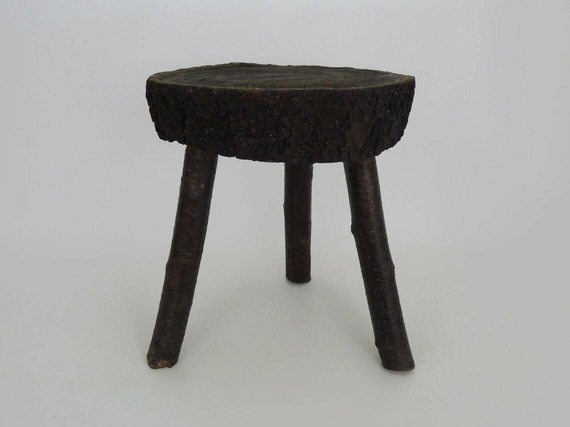 Tabouret à traire tripode en chêne, art paysan ariégeois, France (XIXe siècle)