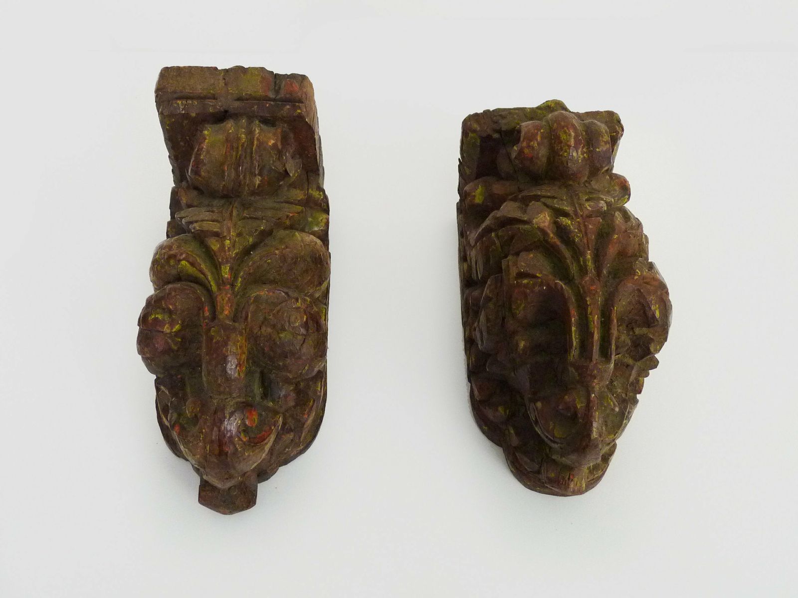 Paire de bougeoirs muraux indiens sculptés en bois photo Décoration