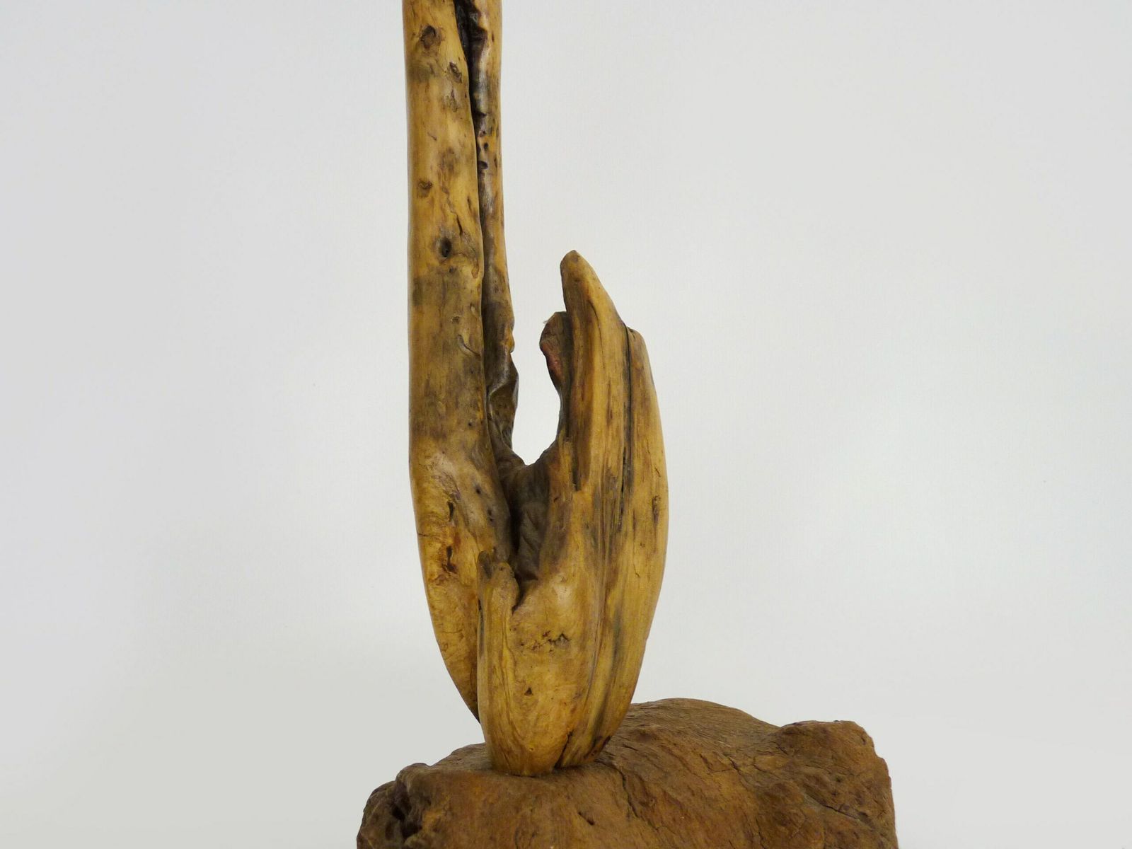 Sculpture en bois abstraite brutaliste. Signée J.M 2010 photo buy