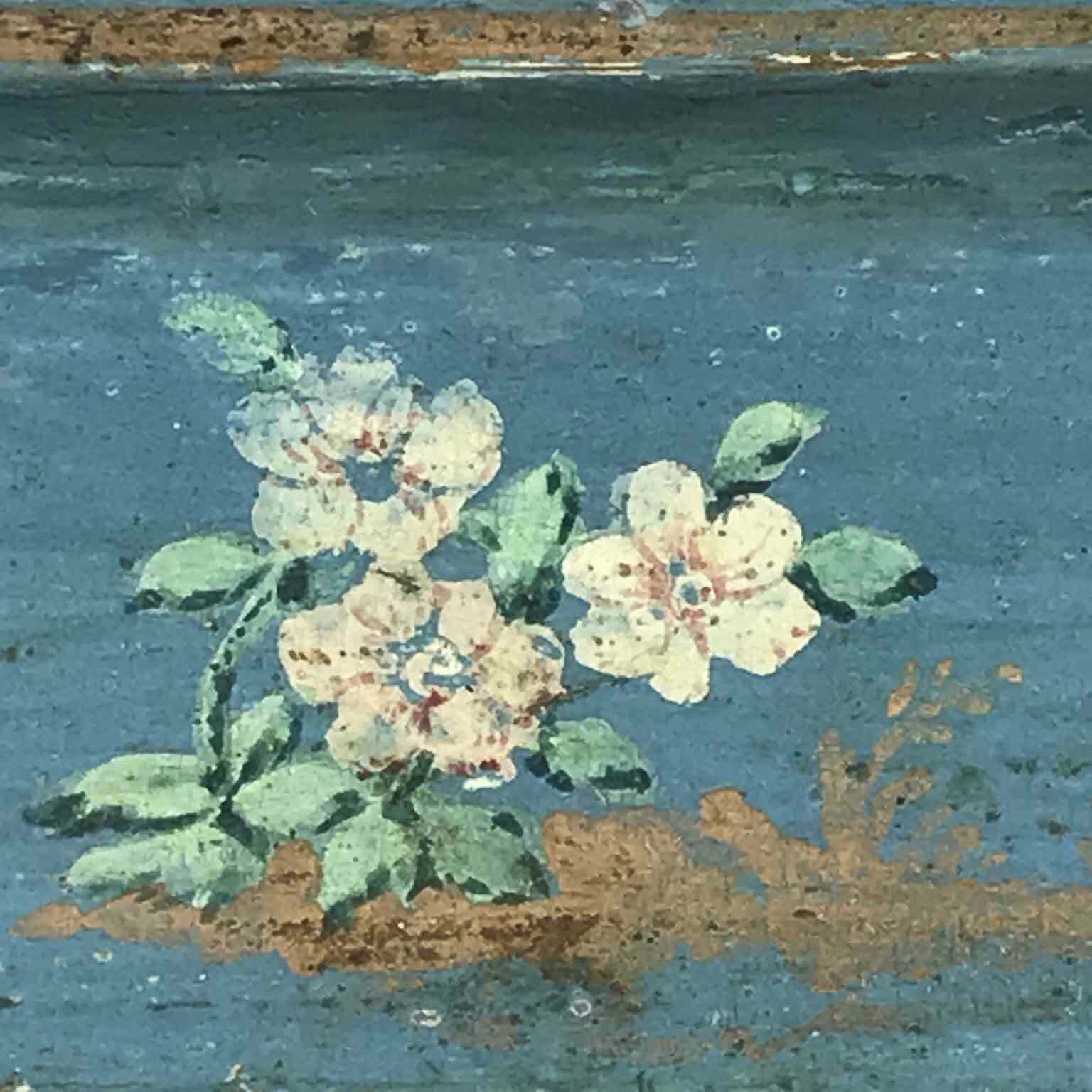 photo vintage Lacquered Box With Fake Paper And Little Flowers, Late 1700s
