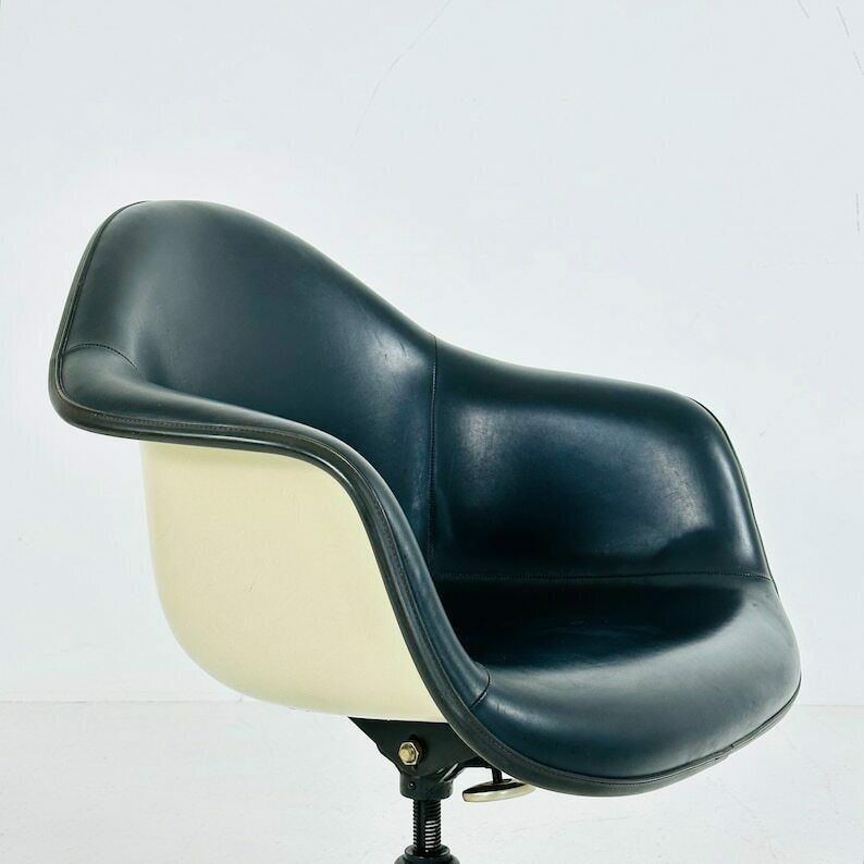 Fiberglass Swivel Chairs By Ray & Charles Eames For Herman Miller, 1960s photo vintage