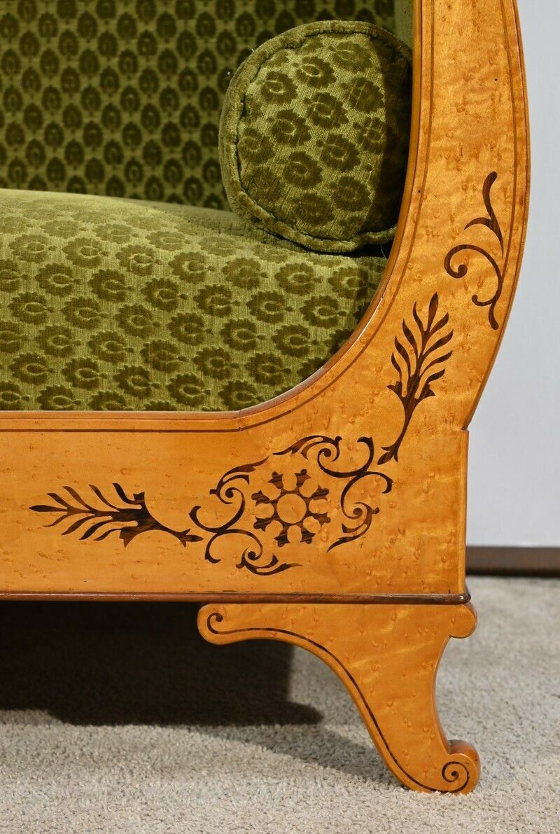 photo furniture Maple Speckled Daybed, Charles X Period – Early 19th Century