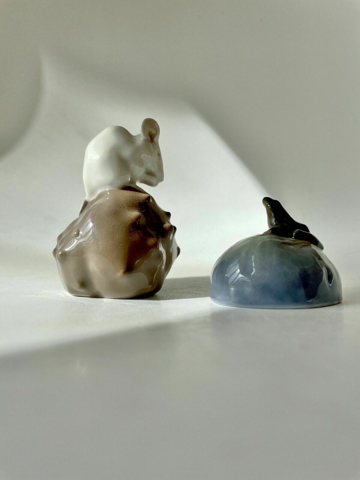 Royal Copenhagen Porcelain White Mouse On A Chestnut & Frog On A Stone Figurines photo furniture