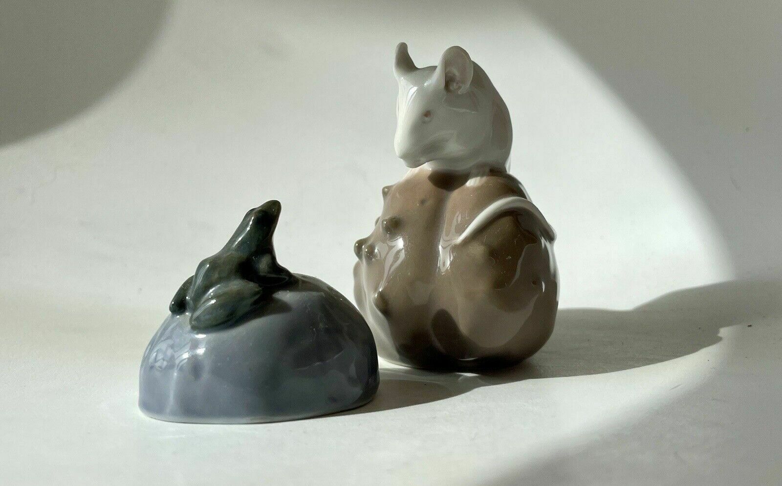 Royal Copenhagen Porcelain White Mouse On A Chestnut & Frog On A Stone Figurines photo 100.0