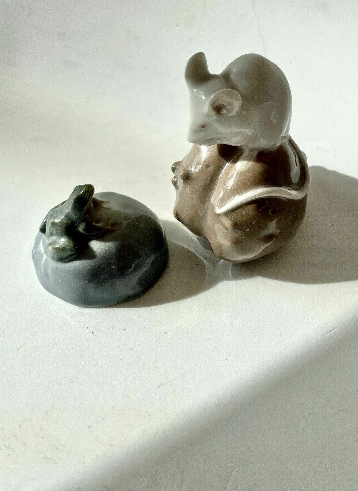 Royal Copenhagen Porcelain White Mouse On A Chestnut & Frog On A Stone Figurines photo vinterior