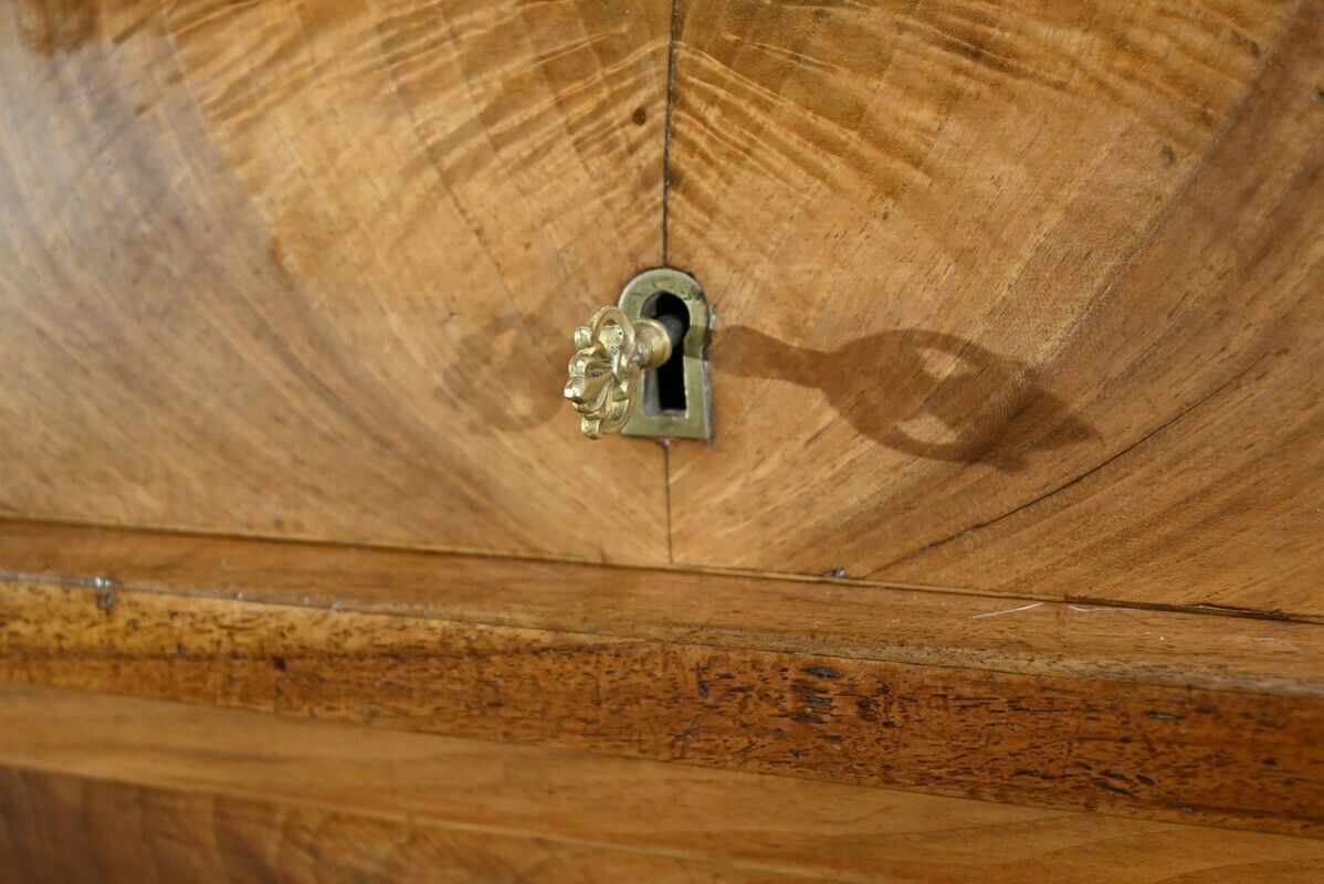 photo vintage Important Property Cylinder Desk In Walnut, Directoire Period – Early 19th Century