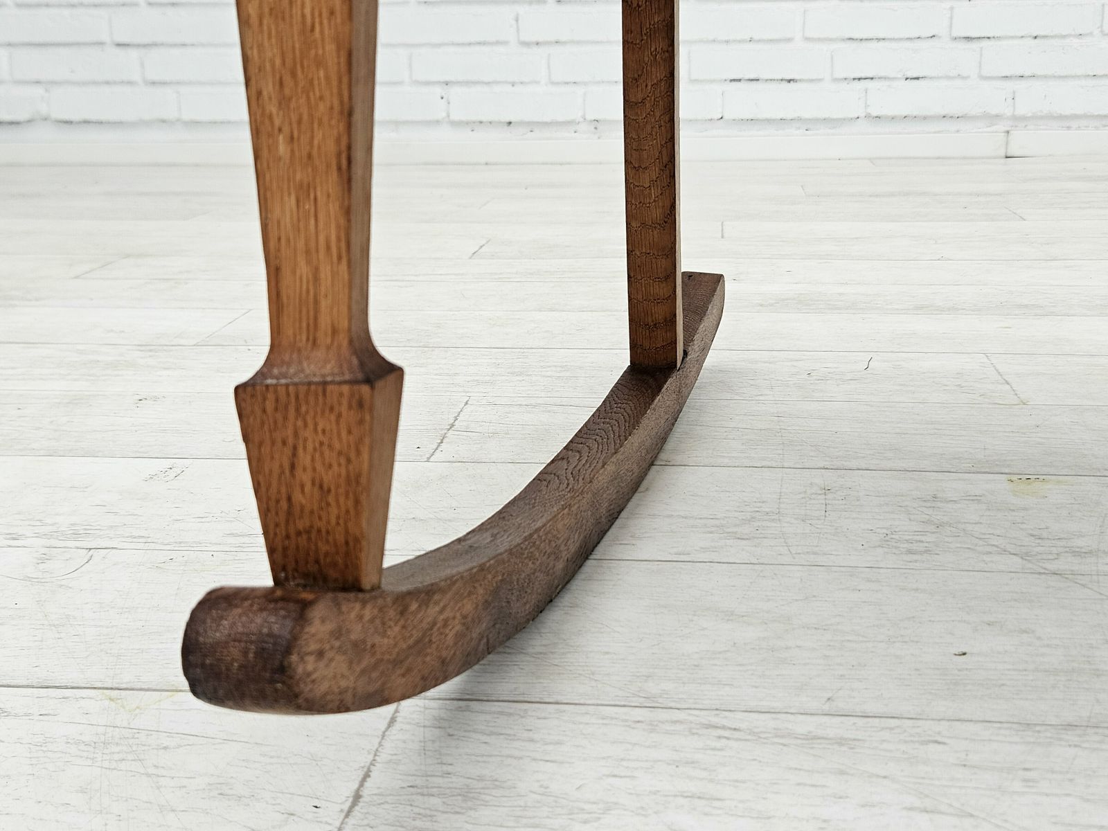 Ca. Jaren 1950–1960, Opnieuw Beklede Deense Schommelstoel Met Hoge Rug, Kvadrat Meubelwol. photo buy