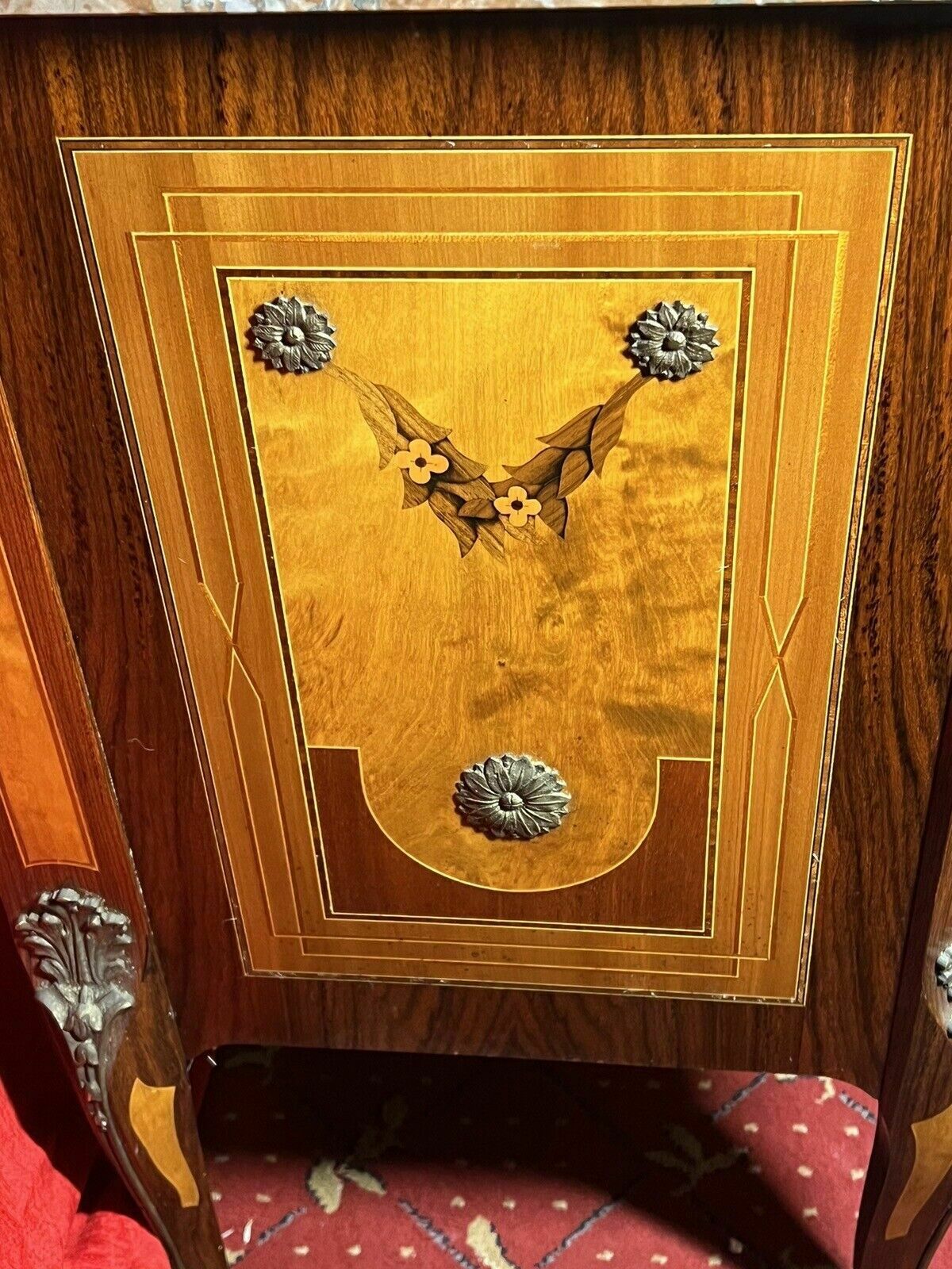photo vintage French Régency Ormolu/Marquetry Inlaid Breakfront Marble Top Commode