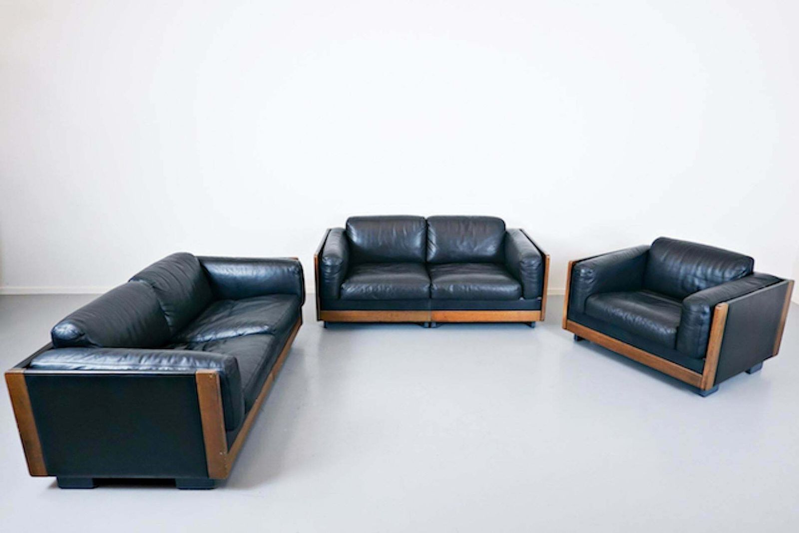 Armchair Model "920" By Afra & Tobia Scarpa For Cassina, Black Leather, 1960s photo vinterior