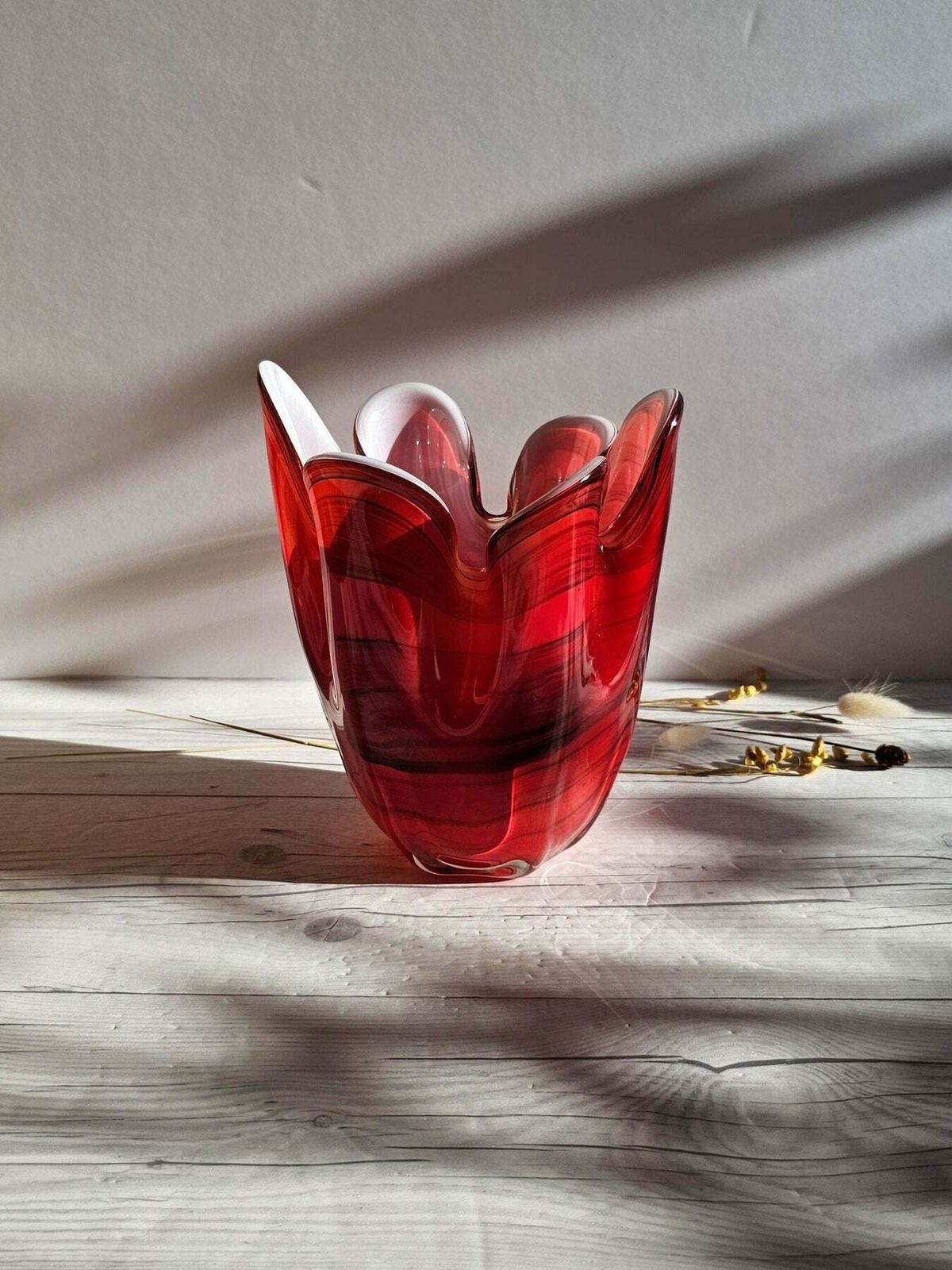 Hokuyo Glassworks, Scarlet Striped 6 Lobed Cased Anemone Fazzoletto Vase, 1960s 70s, Japanese photo vintage