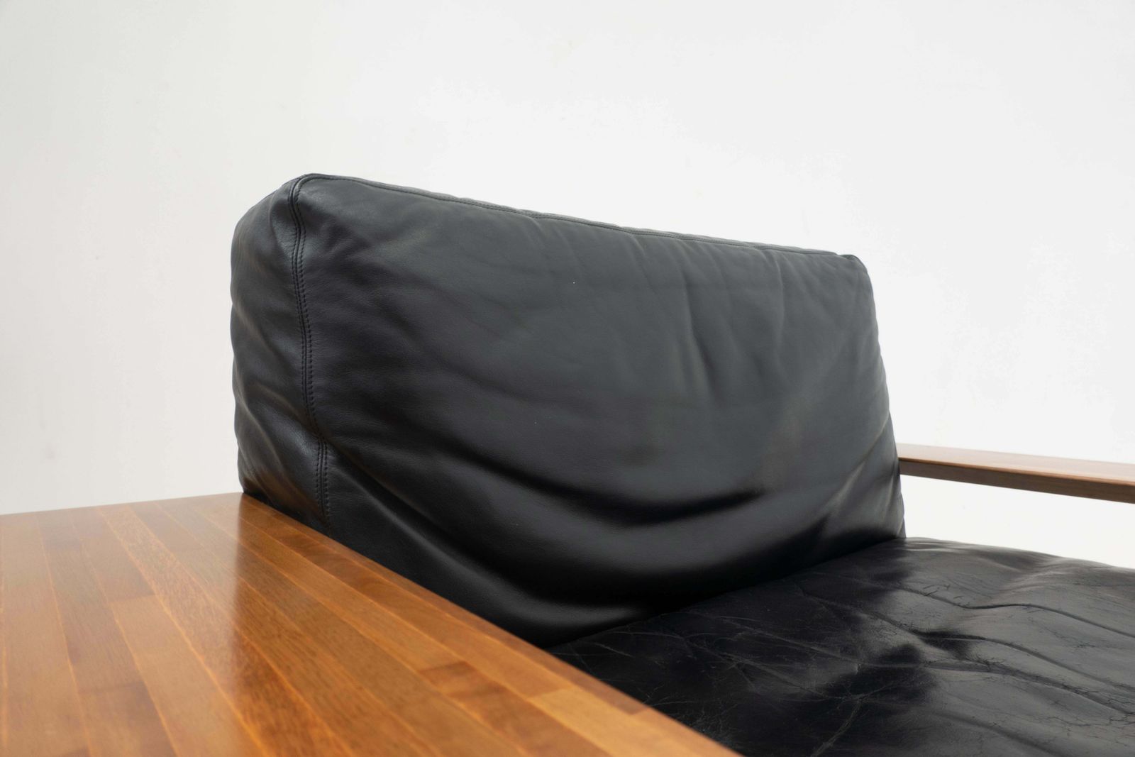 photo vintage Mid Century Modern Armchair In The Style Of Tobia Scarpa, Wood And Leather