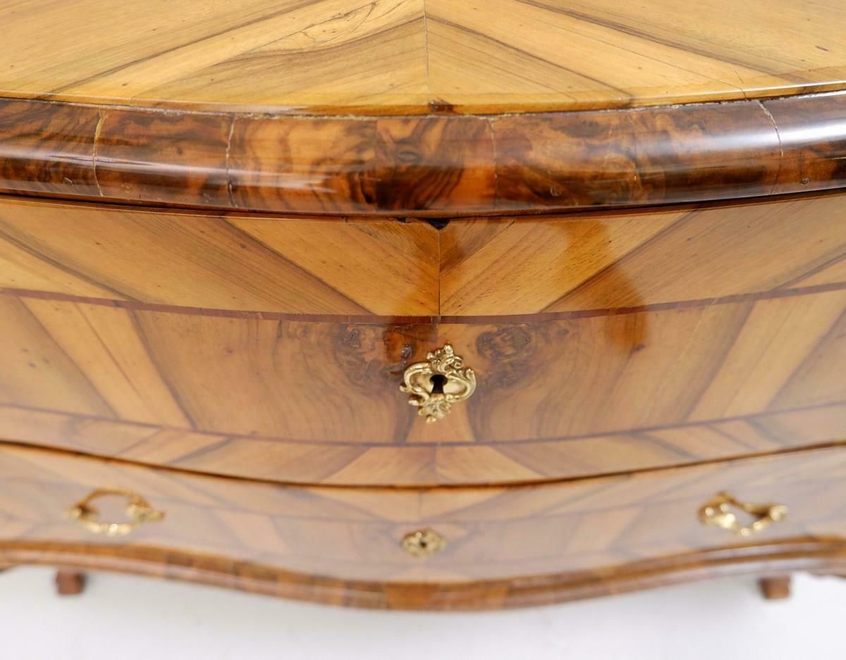 18th Century German Chest Of Drawers In Walnut photo 4883.0