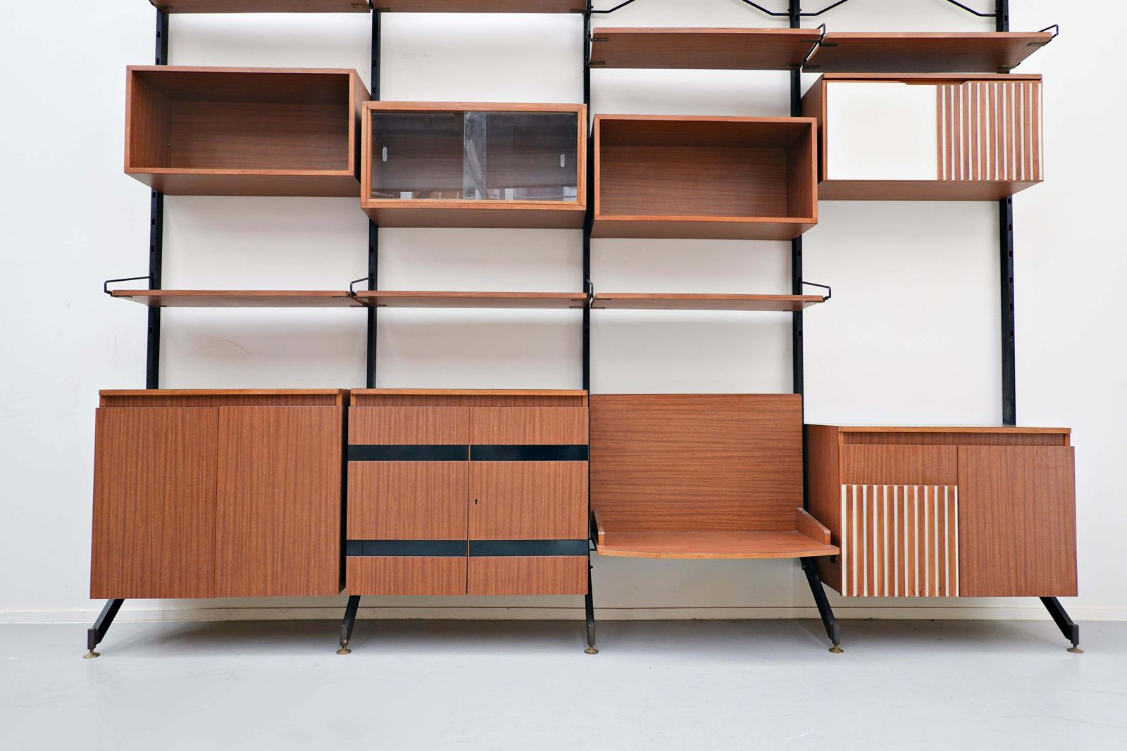 Mid Century Modern Italian Wall Unit Model ''''Urio'''' By Ico Parisi For Mim, 1960s photo for sale