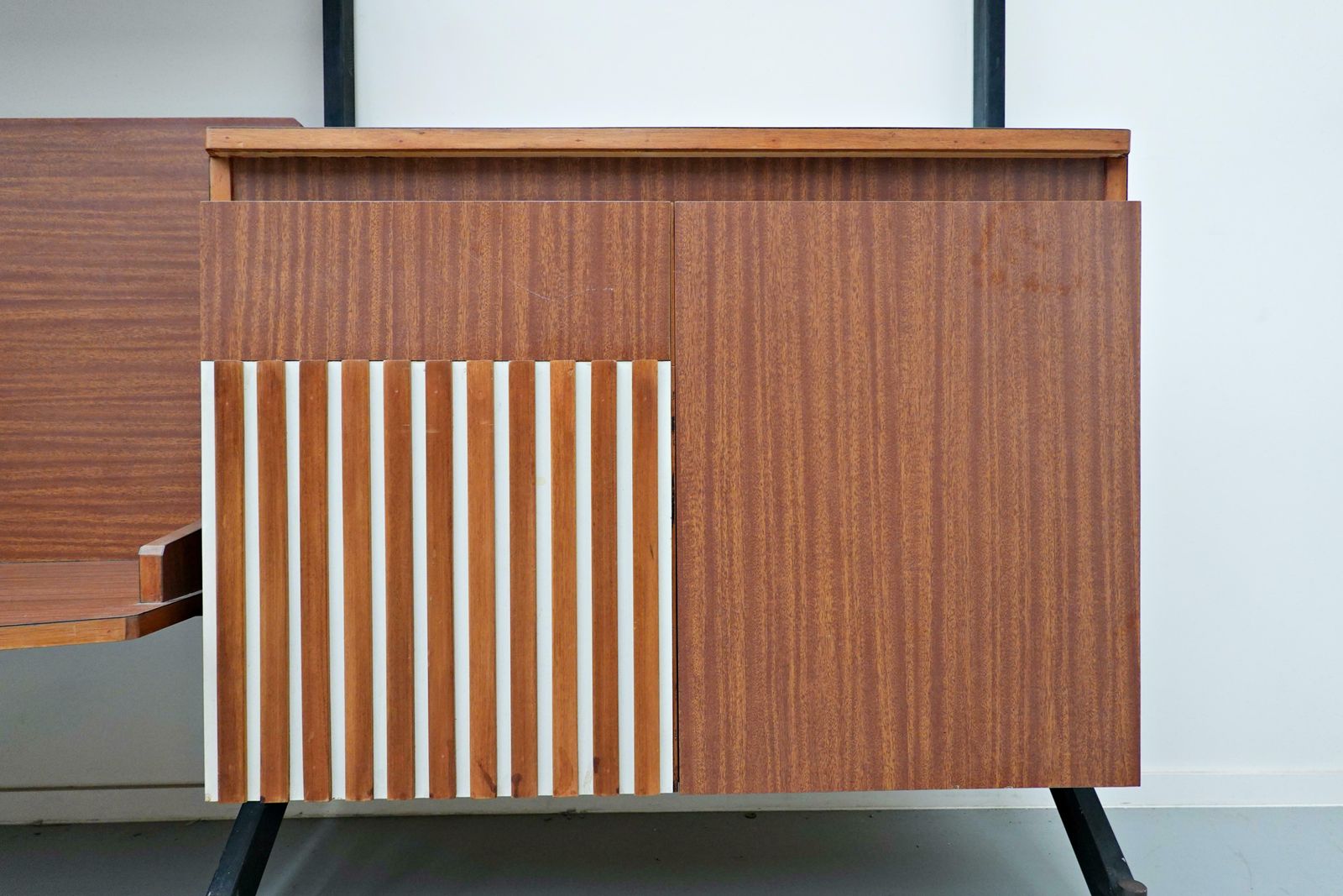 photo for sale Mid Century Modern Italian Wall Unit Model ''''Urio'''' By Ico Parisi For Mim, 1960s