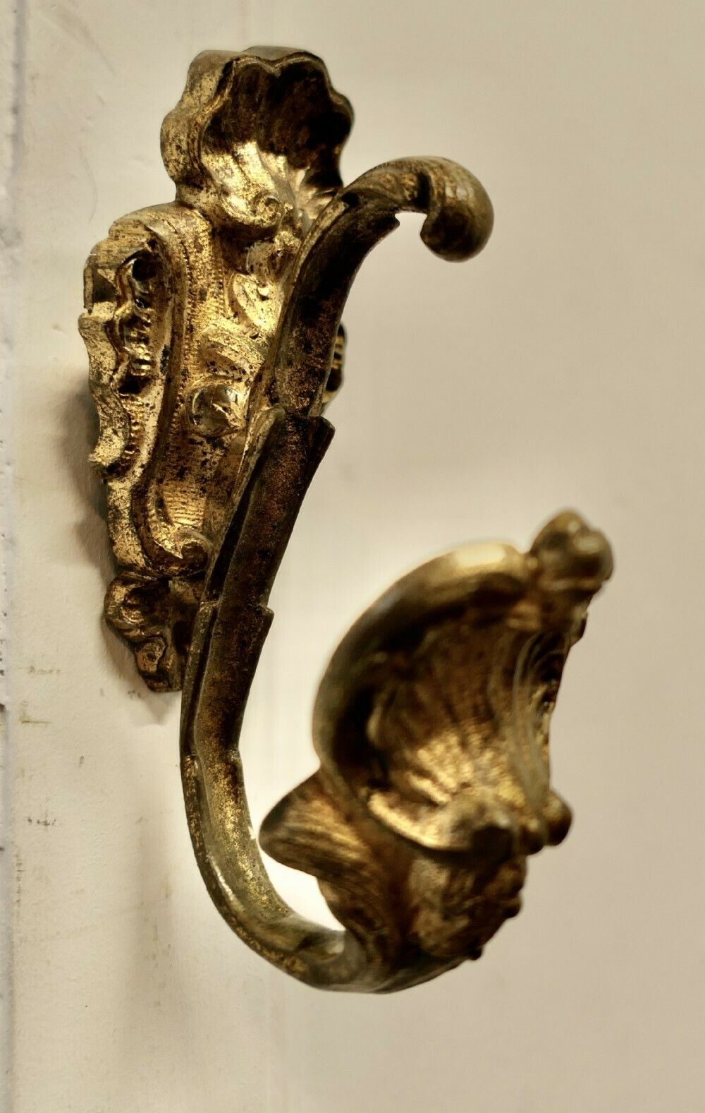A Pair Of French Rococo Ormolu Curtain Curtain Tie Backs photo vinterior