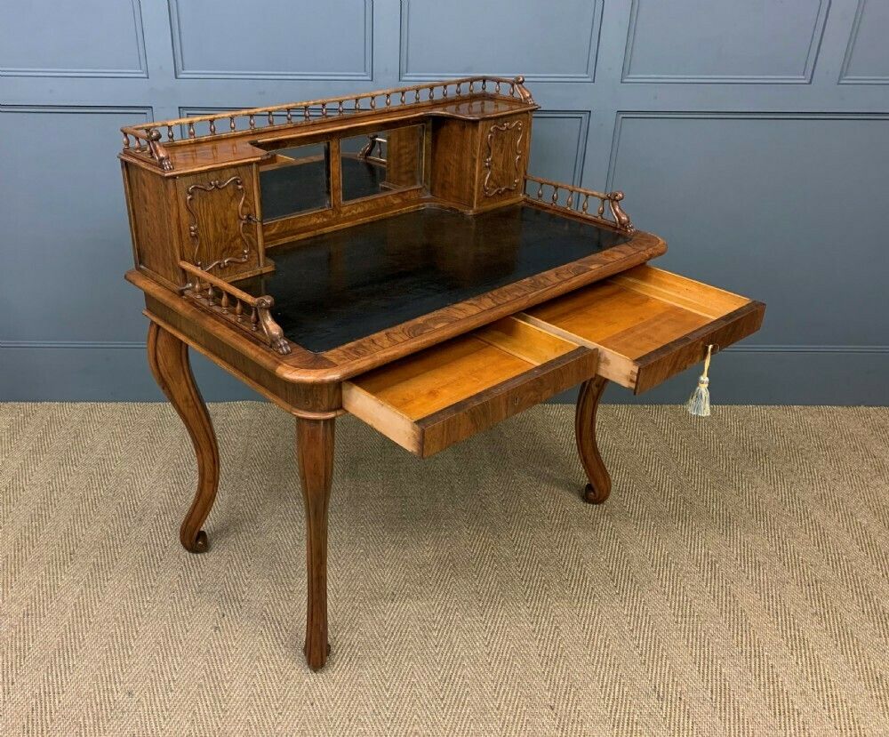 photo vinterior 19th Century Burr Walnut Bonheur Du Jour