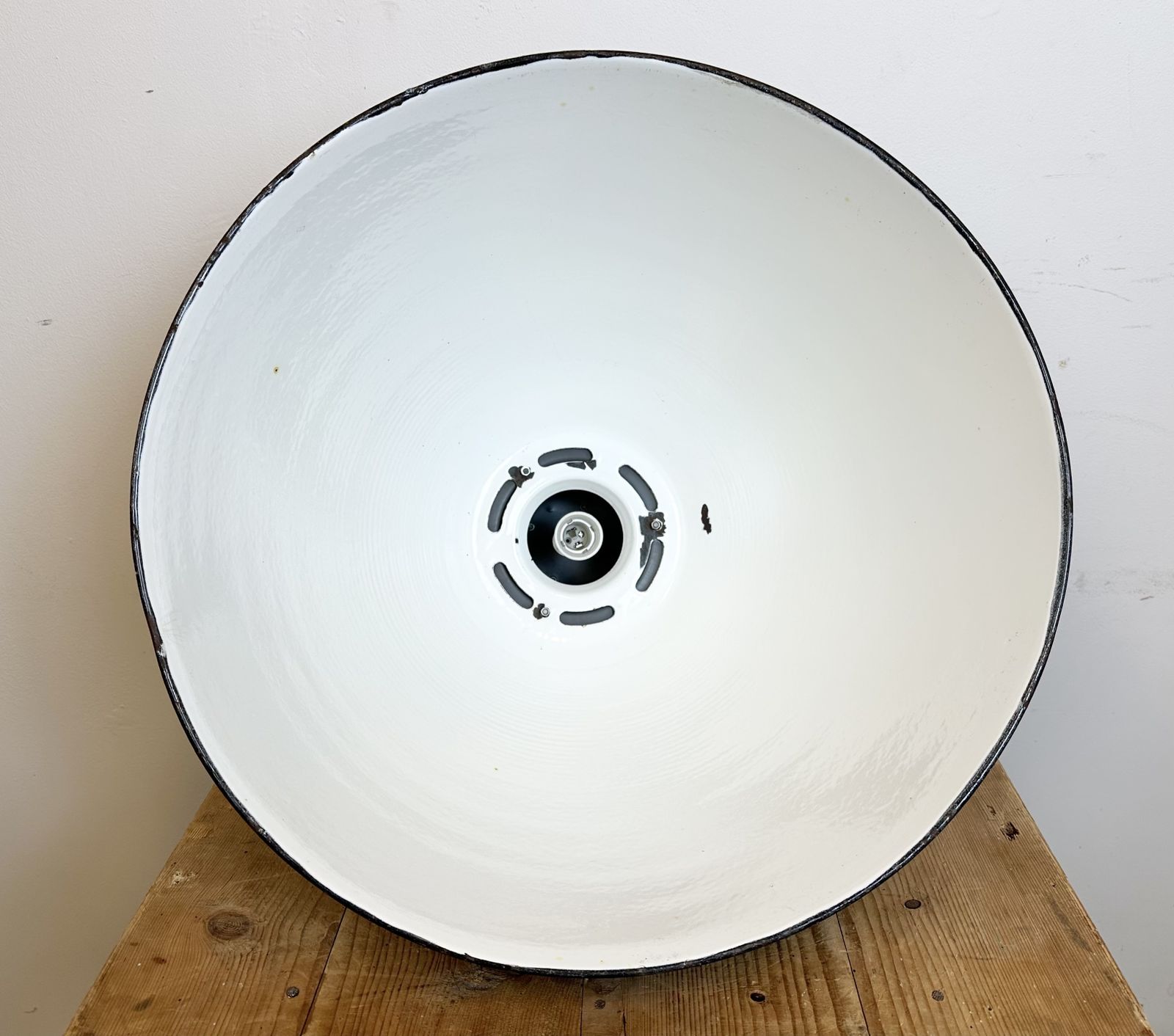 photo vintage Large Dark Grey Enamel Industrial Factory Lamp From Elektrosvit, 1960s, 11x