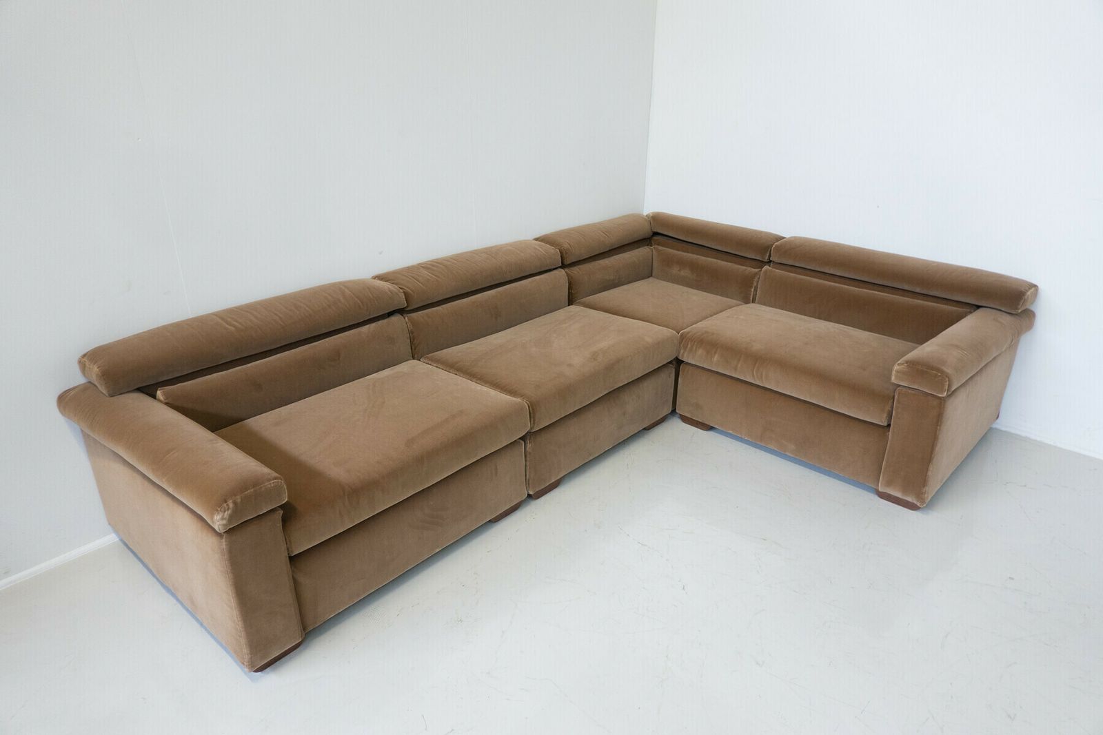 Erasmo Sofa By Afra And Tobia Scarpa, B&B Italia, 1973 – New Upholstery