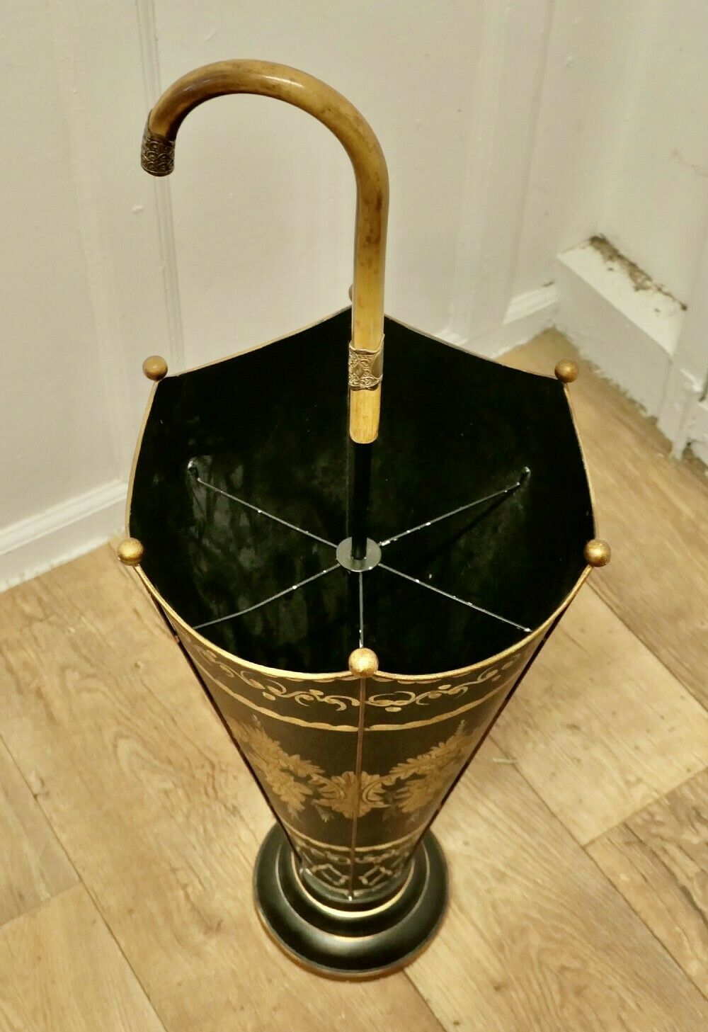 A Superb Italian Toleware Umbrella Stand, Hand Painted Gold On Black photo vinterior