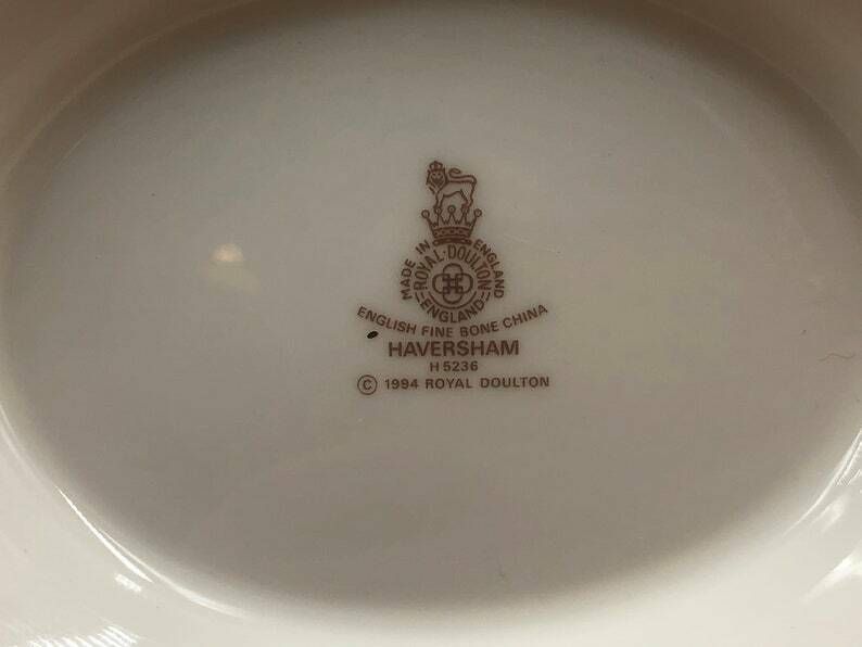 photo furniture Royal Doulton China Haversham Design 2 Pint Capacity Tea Pot. Hn5236.