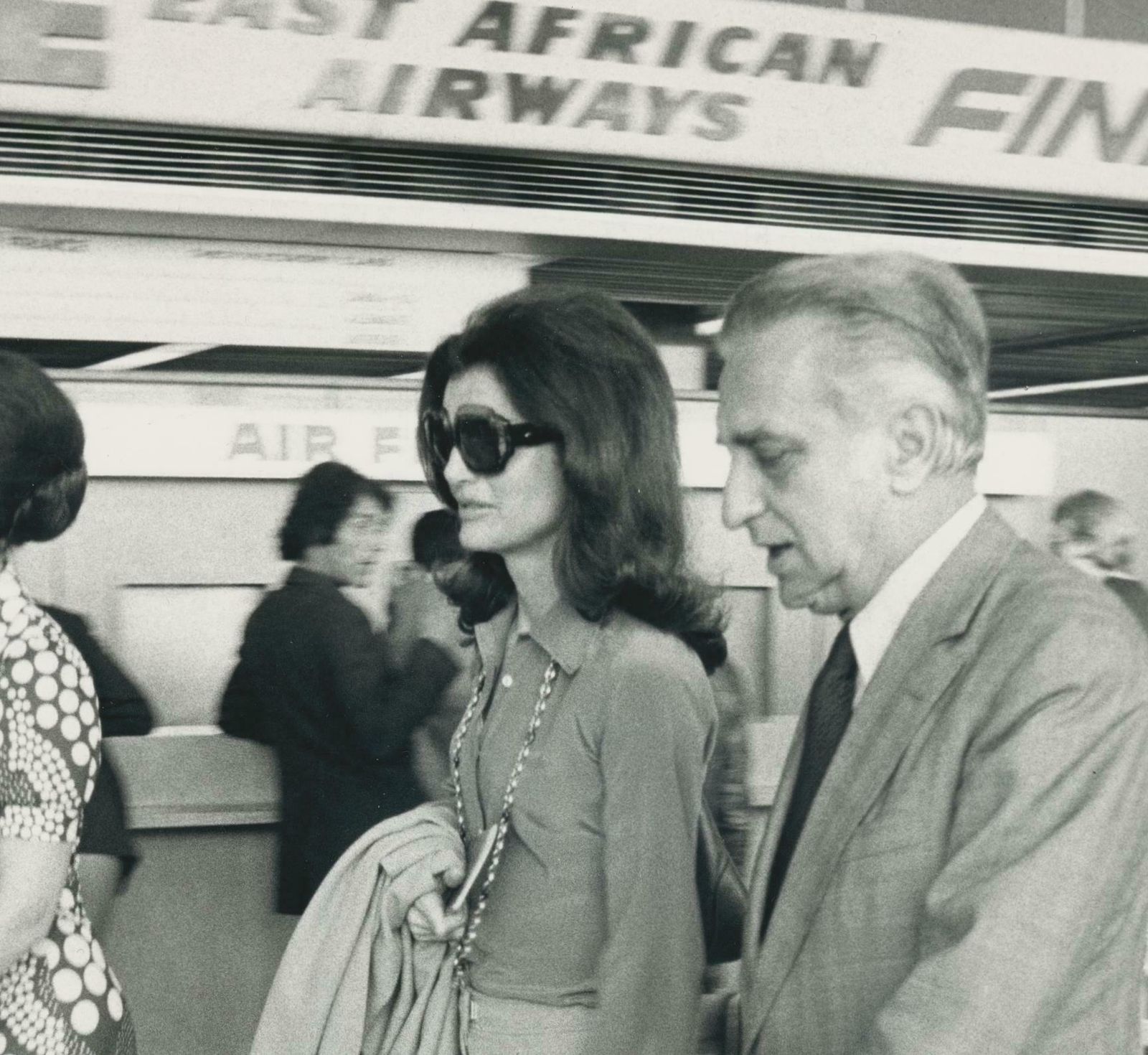 Michel Giniès Jackie O. Auf Dem Flughafen, Paris, Frankreich  1970s photo for sale