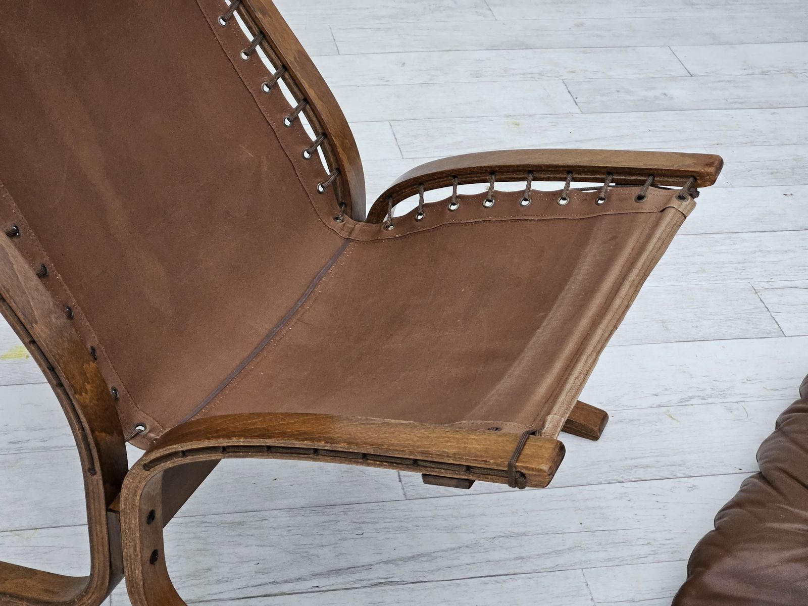 photo buy Jaren 1970, Noors Design, "Siesta" Loungestoel Van Ingmar Relling, Leer, Gebogen Hout.