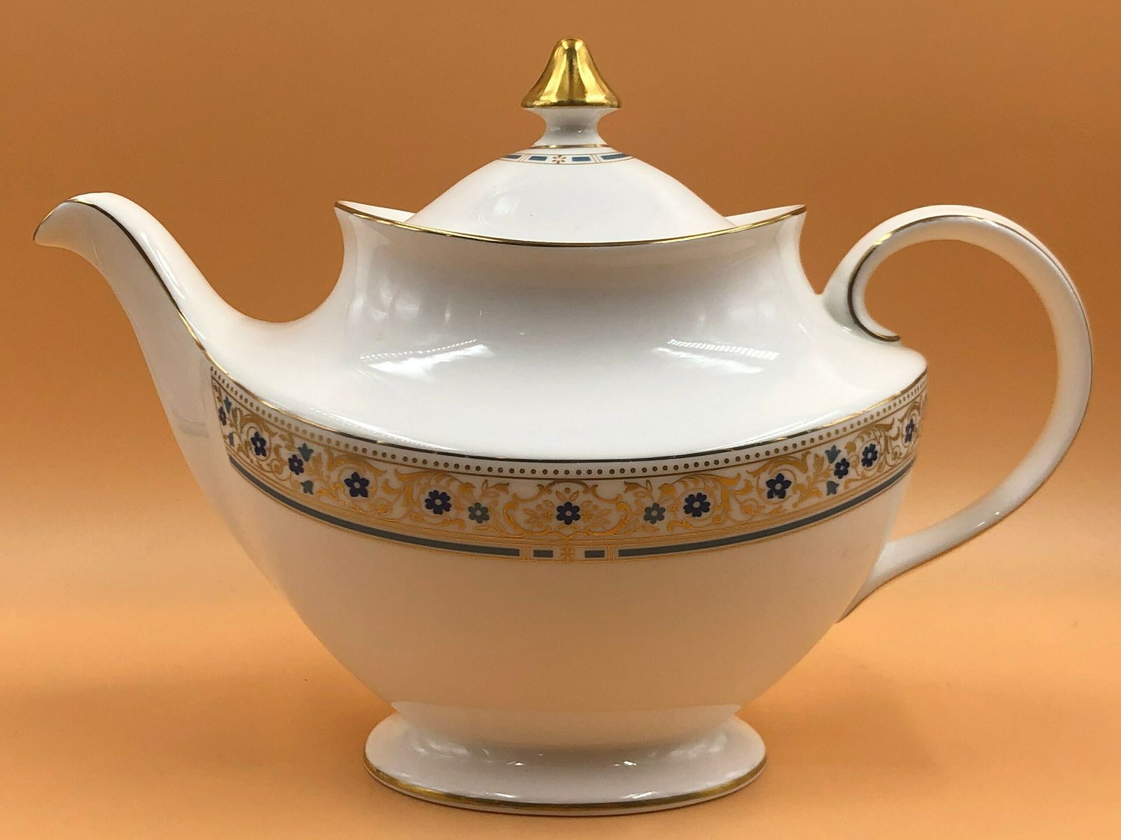 Royal Doulton China Empress Design 2 Pint Capacity Tea Pot. H5063.   Free Uk Post