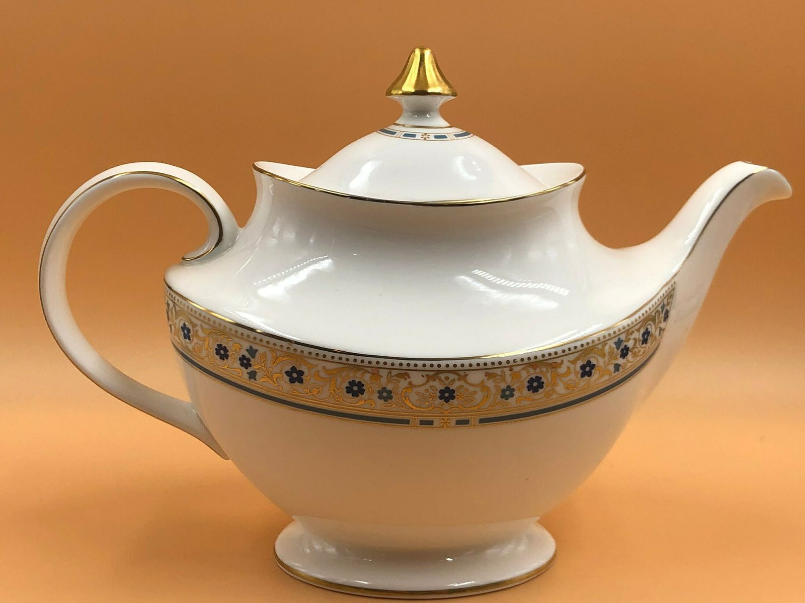 Royal Doulton China Empress Design 2 Pint Capacity Tea Pot. H5063.   Free Uk Post photo for sale