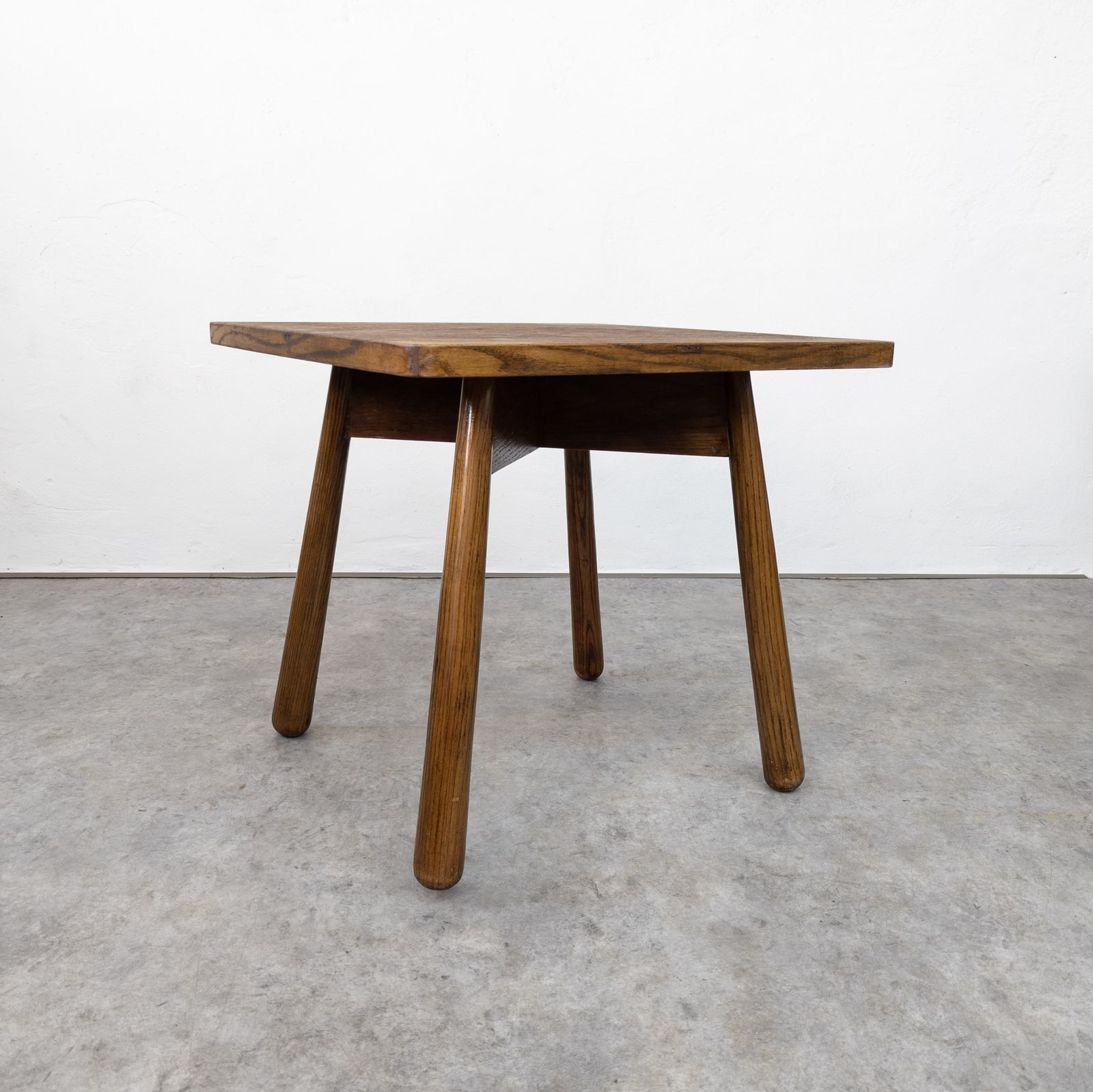 Modernist Oak Side Table By Jan Vaněk For Krásná Jizba