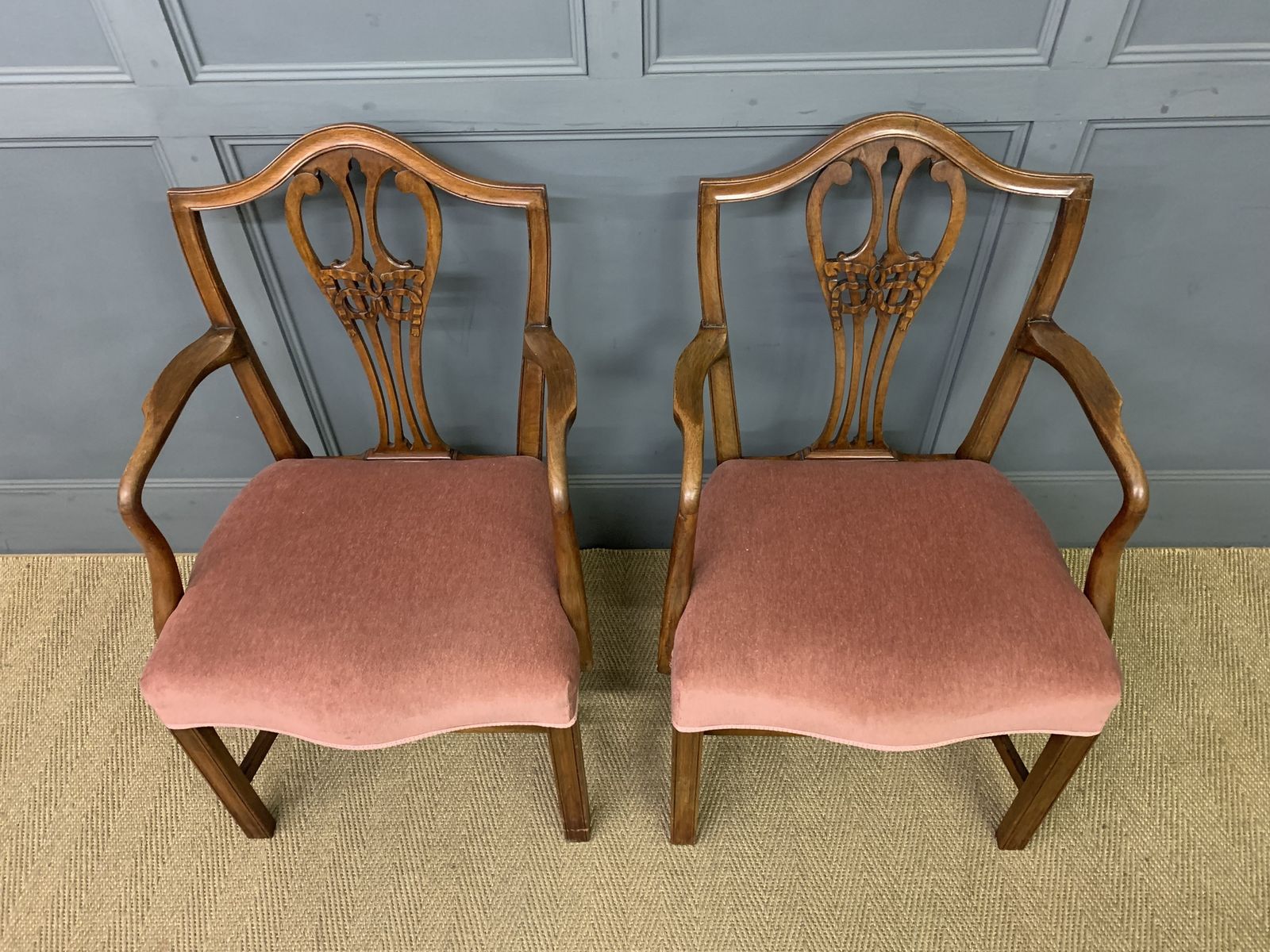 photo furniture Pair Of Georgian Mahogany Armchairs