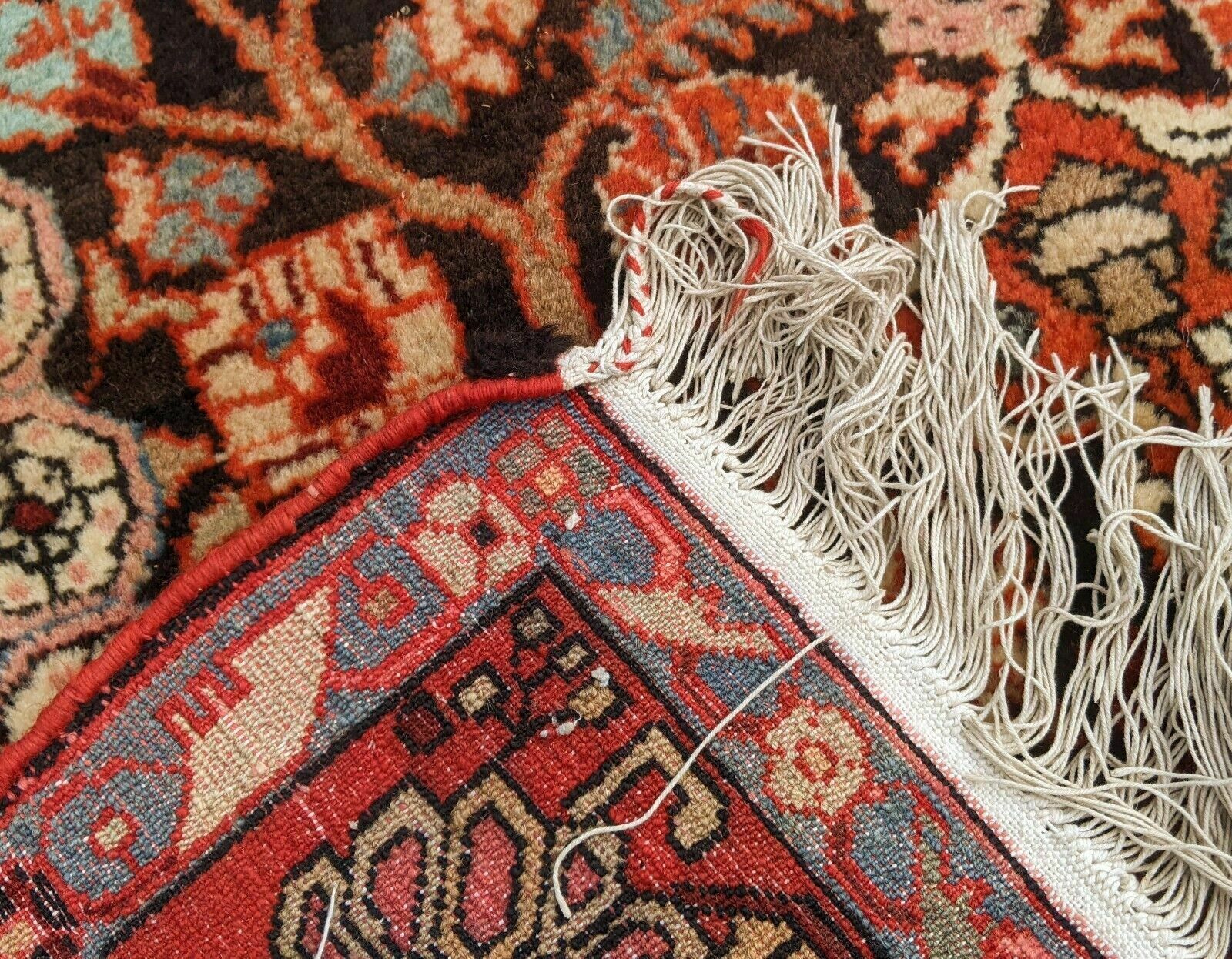 Handwoven Woollen Hamadan Carpet photo vinterior