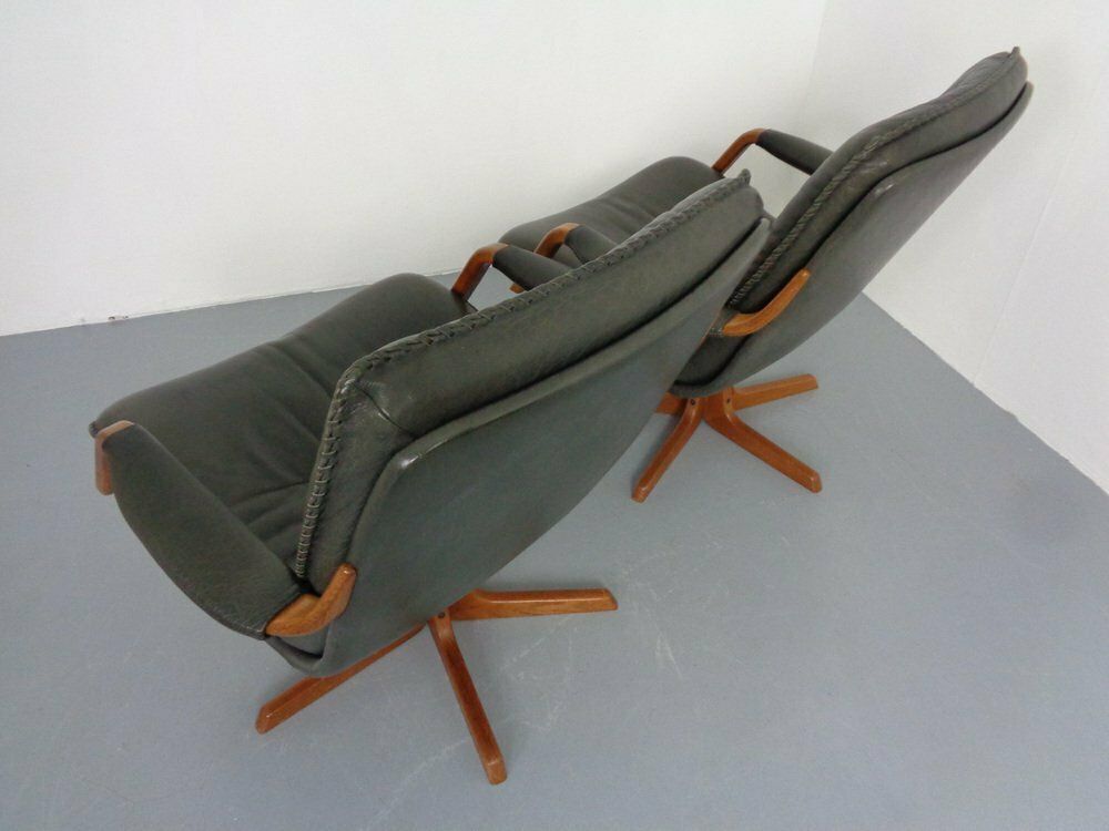 photo vinterior Danish Teak & Leather Swivel Lounge Chairs From Berg Furniture, 1970s, Set Of 2