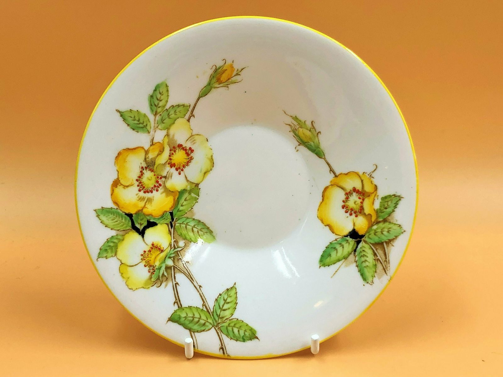 Royal Albert Crown China Art Deco Shape Wild Rose Yellow Trim Design Tea Trio. 794028. 9351. photo vinterior