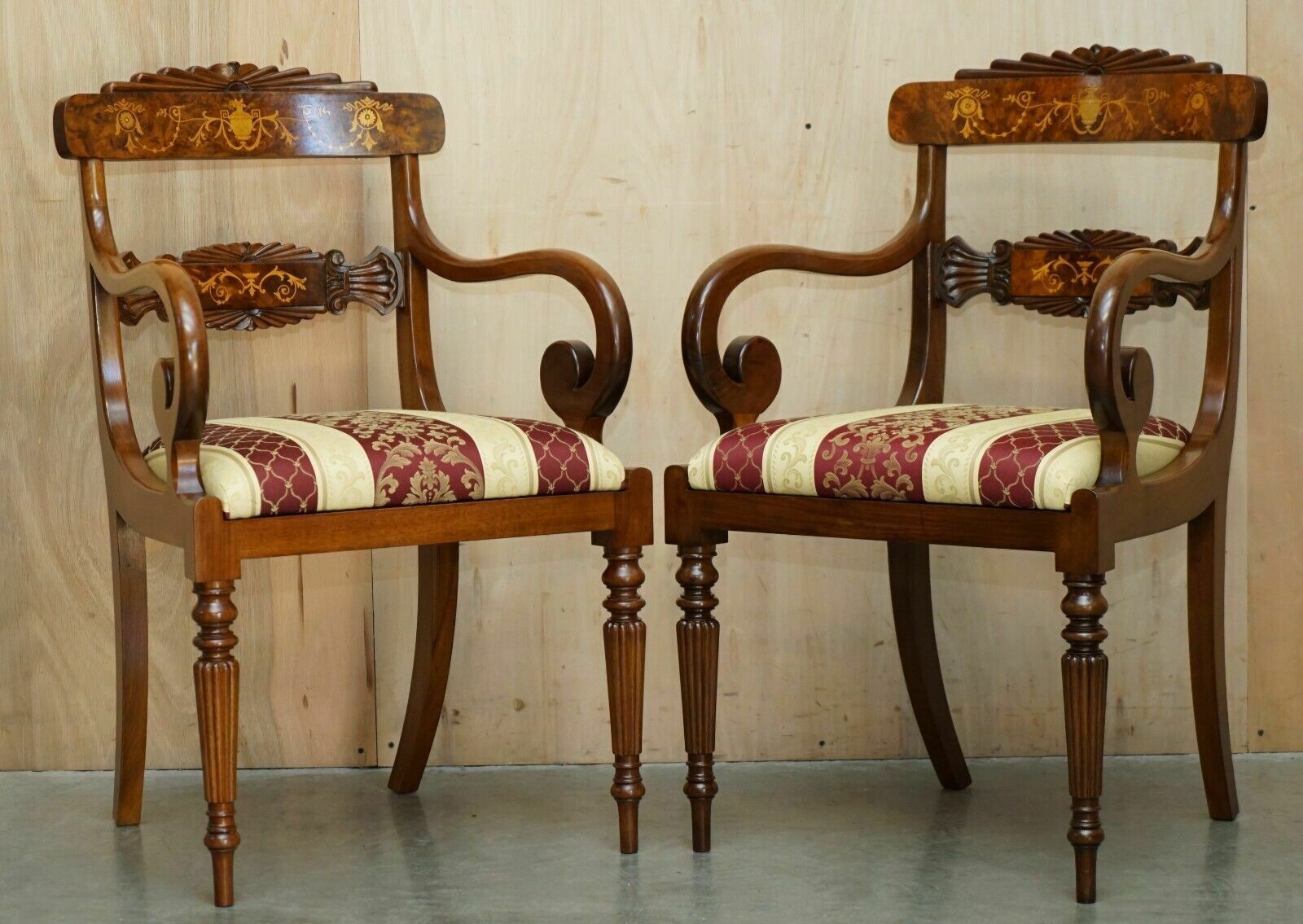 photo vintage Exquisite Two Pedestal Burr Walnut Extending Dining Table & 10 Chairs Suite