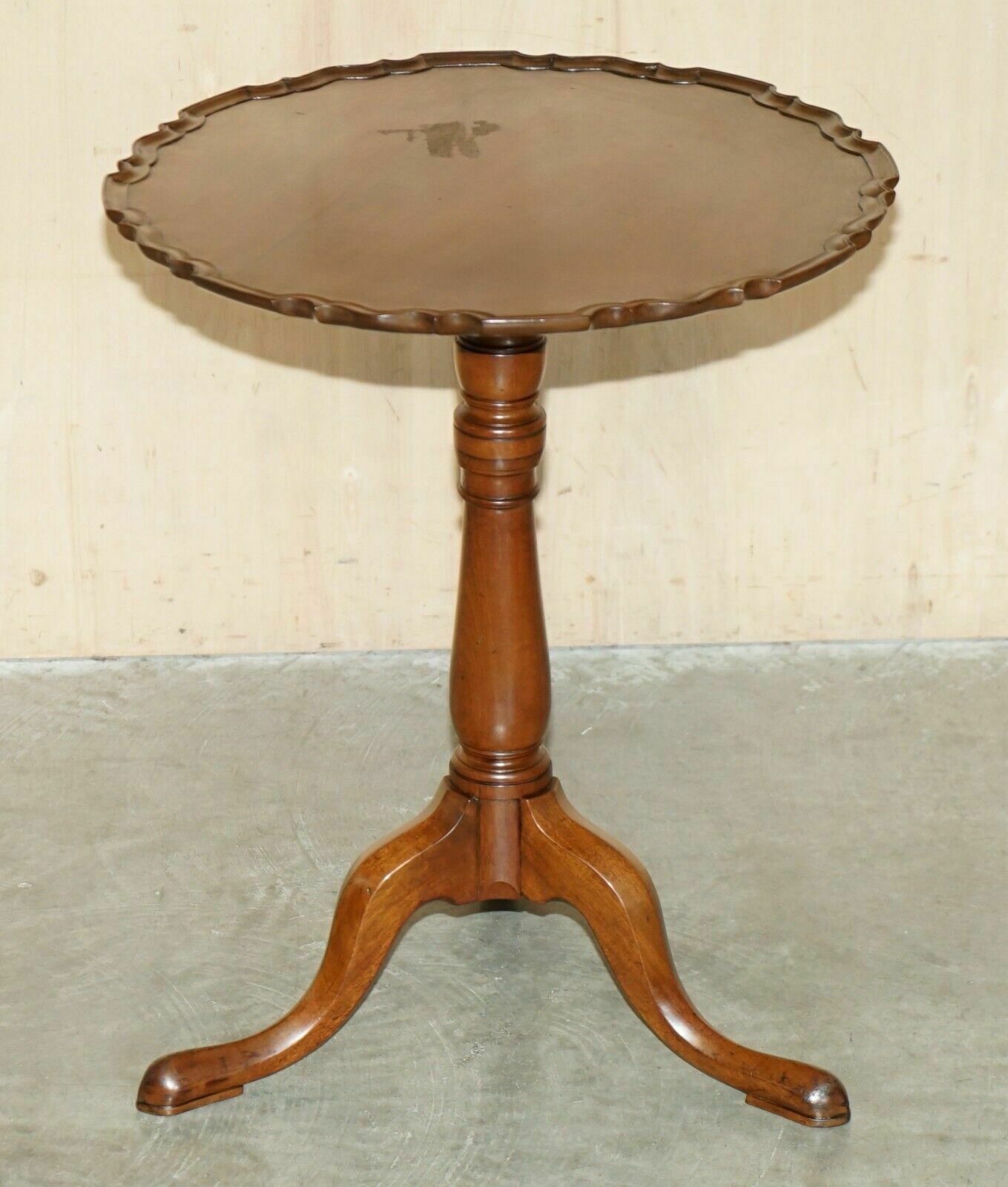 Lovely Circa 1920 Flamed Mahogany Pie Crust Edge Tripod Lamp Side End Wine Table photo furniture