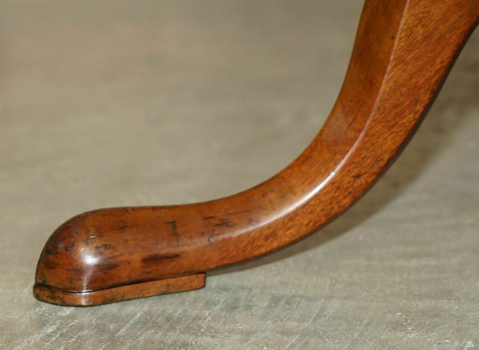 Furniture Lovely Circa 1920 Flamed Mahogany Pie Crust Edge Tripod Lamp Side End Wine Table photo