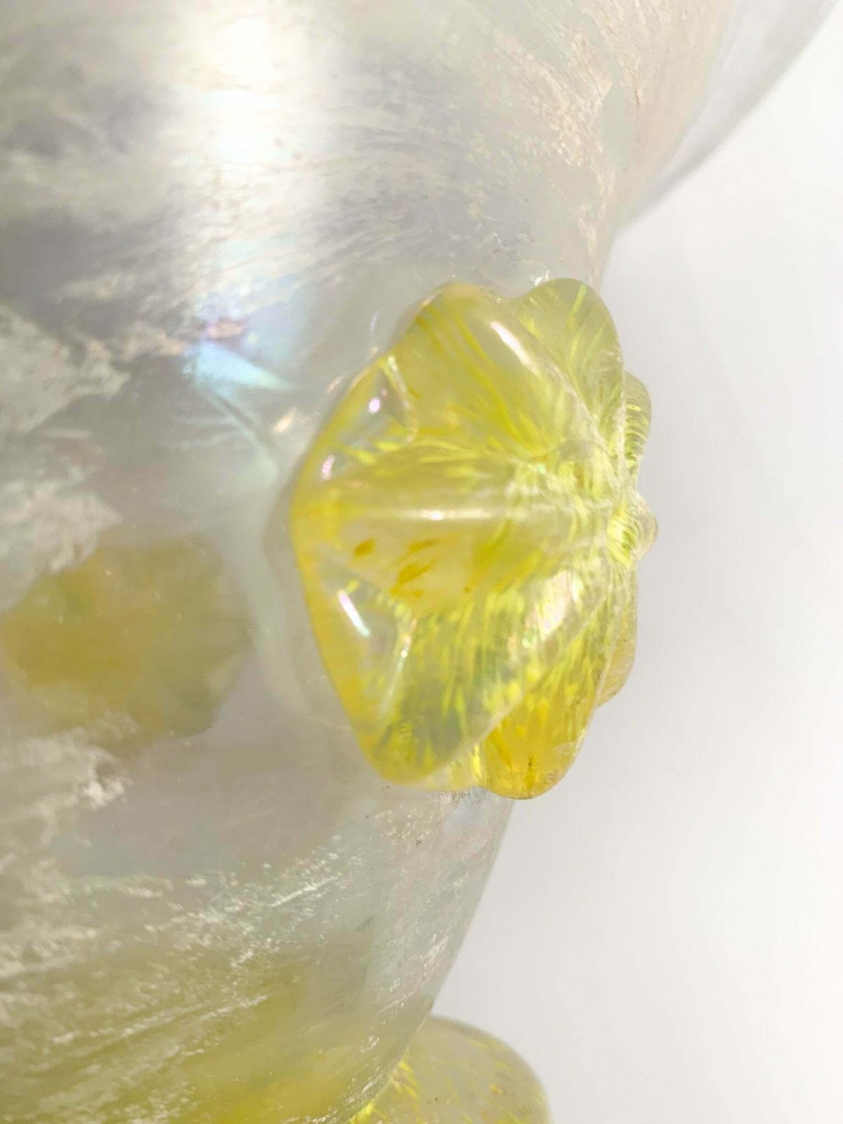 photo furniture Yellow Iridescent Scavo Di Murano Glass Vase From The 1940s