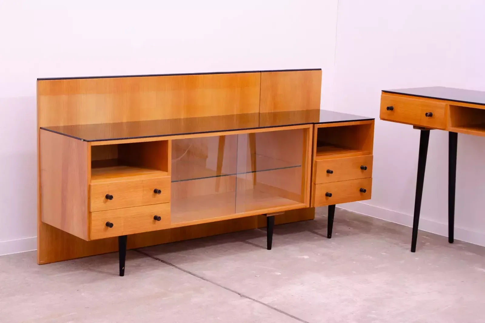 Mid Century Glazen Kast/Boekenkast Van Mojmír Požár, Tsjecho Slowakije, Jaren 1960 photo for sale
