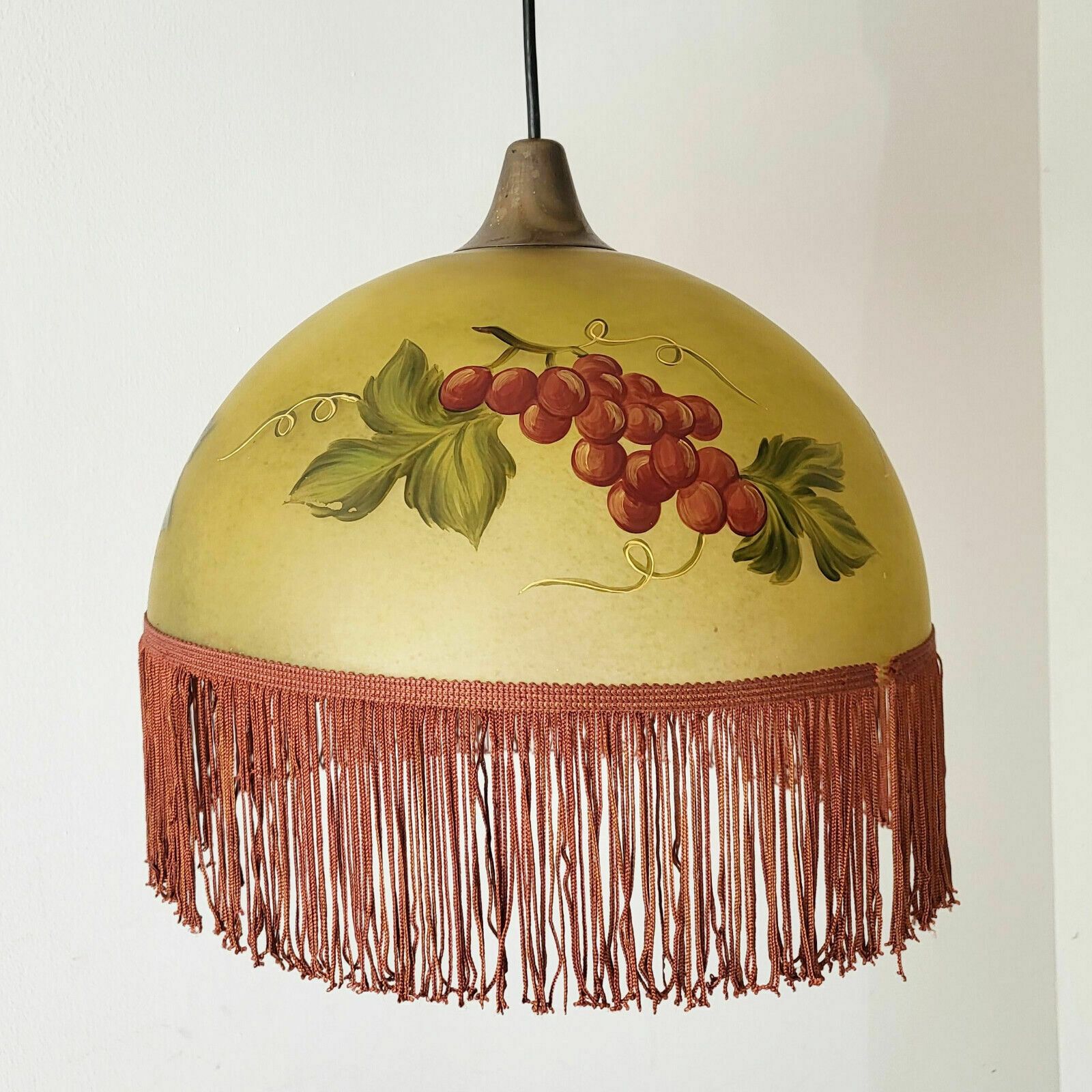 Set Van 10 Vintage Glazen Lampenkappen, Jaren 1960, Druivendecor, Afkomstig Uit Een Parijse Brasserie photo furniture
