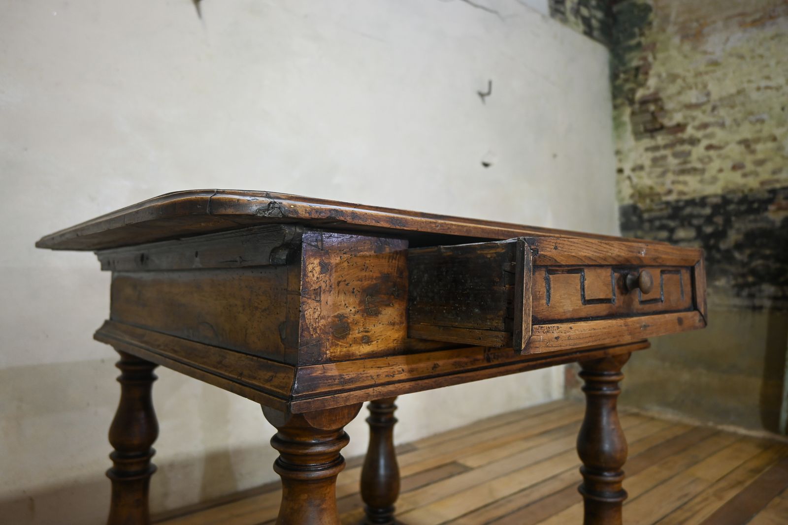 18th Century North Italian Walnut Centre Table photo vinterior
