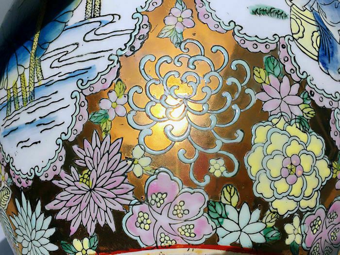 Home Decor Chinese 'Mille Fleur' Large Vase/Jar With People And Lotus Four Panels Pattern photo