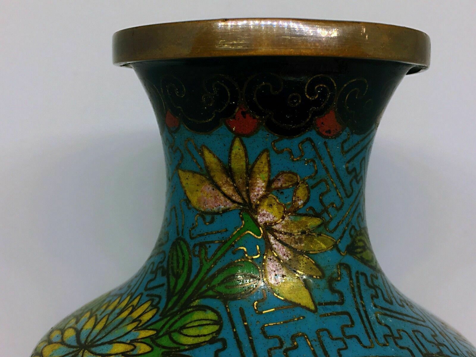 Antique Chinese Copper/Bronze Cloisonne Vase    Circa 1900, Late Qing Dynasty Or photo vinterior