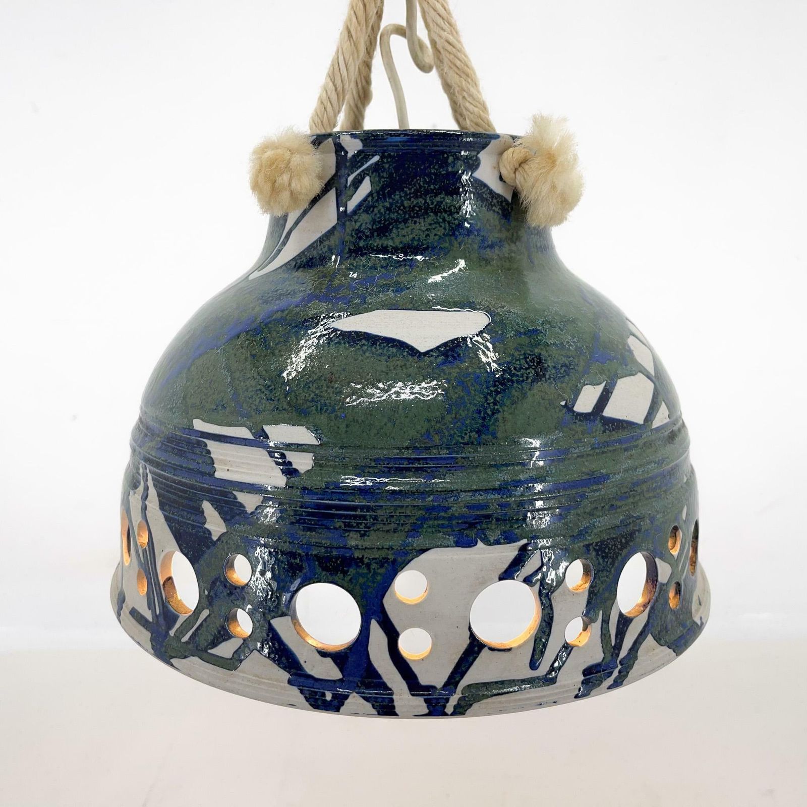 photo furniture Keramieken hanglamp aan touw, Denemarken, jaren 1970