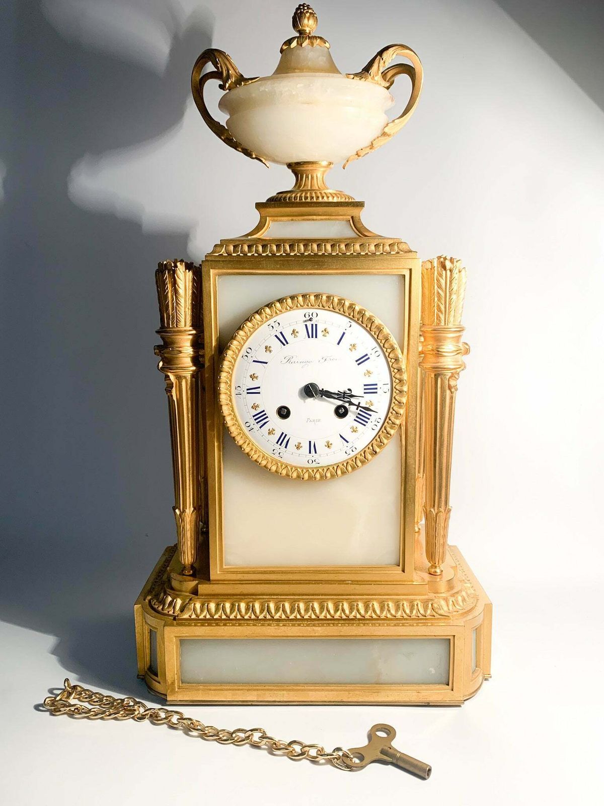 photo furniture Raingo Frères Louis XVI Style Table Clock In Alabaster And Gilt Bronze From 1800