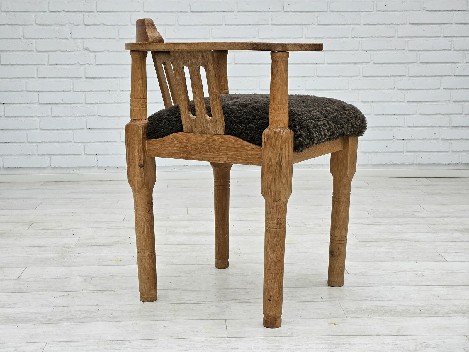 Ca. Jaren 1950, Deens Design, Opnieuw Beklede Fauteuil, Nieuw Zeelands Schapenvacht, Eikenhout. photo 750.0