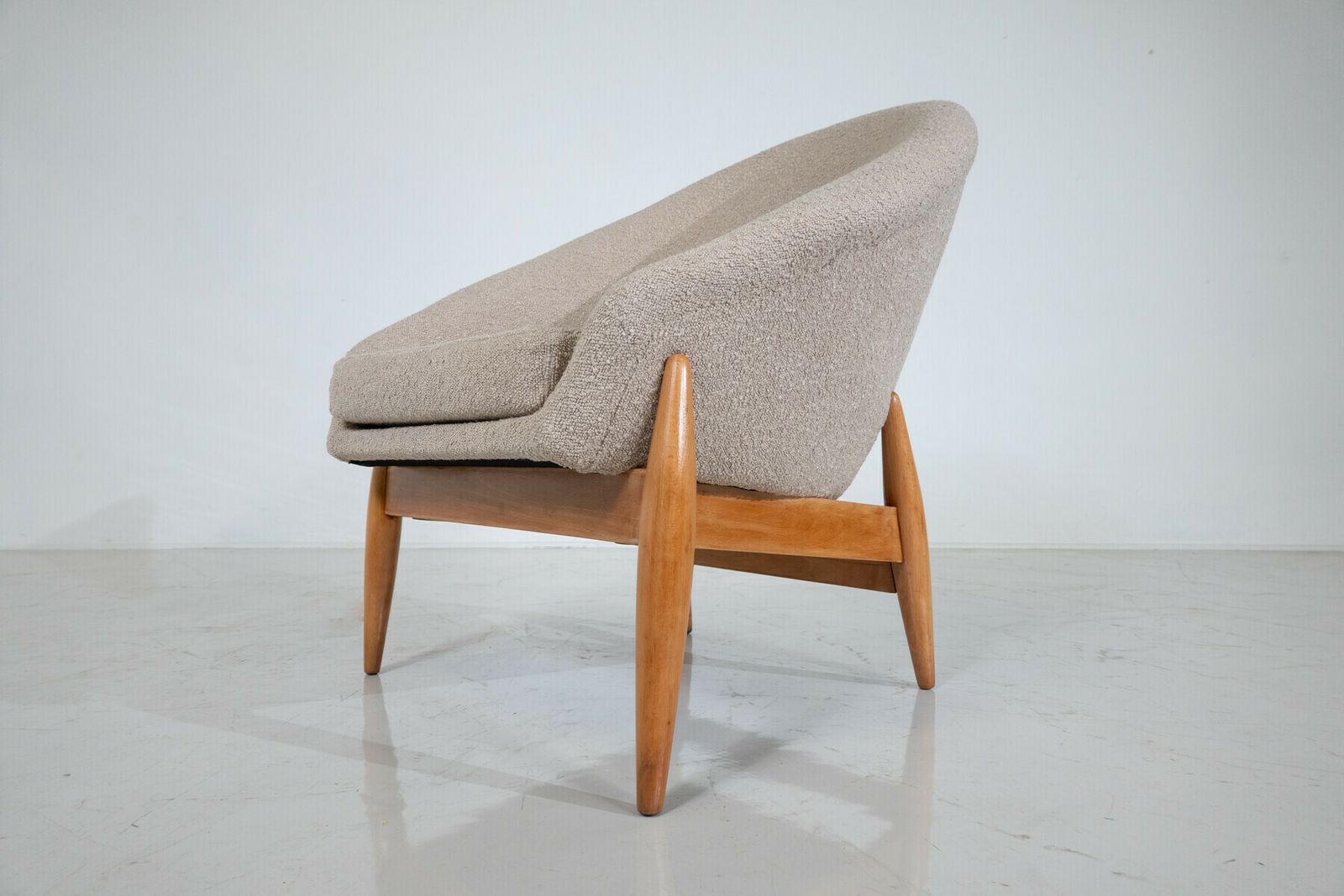 Pair Of Mid Century Modern Beige Fabric Armchairs By Julia Gaubek – Hungary 1950s photo Furniture