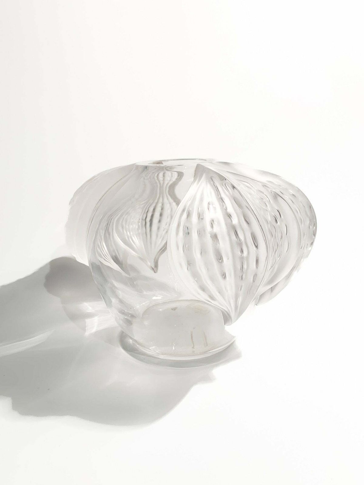 photo furniture Lalique Crystal Vase, San Diego Model, 1940s