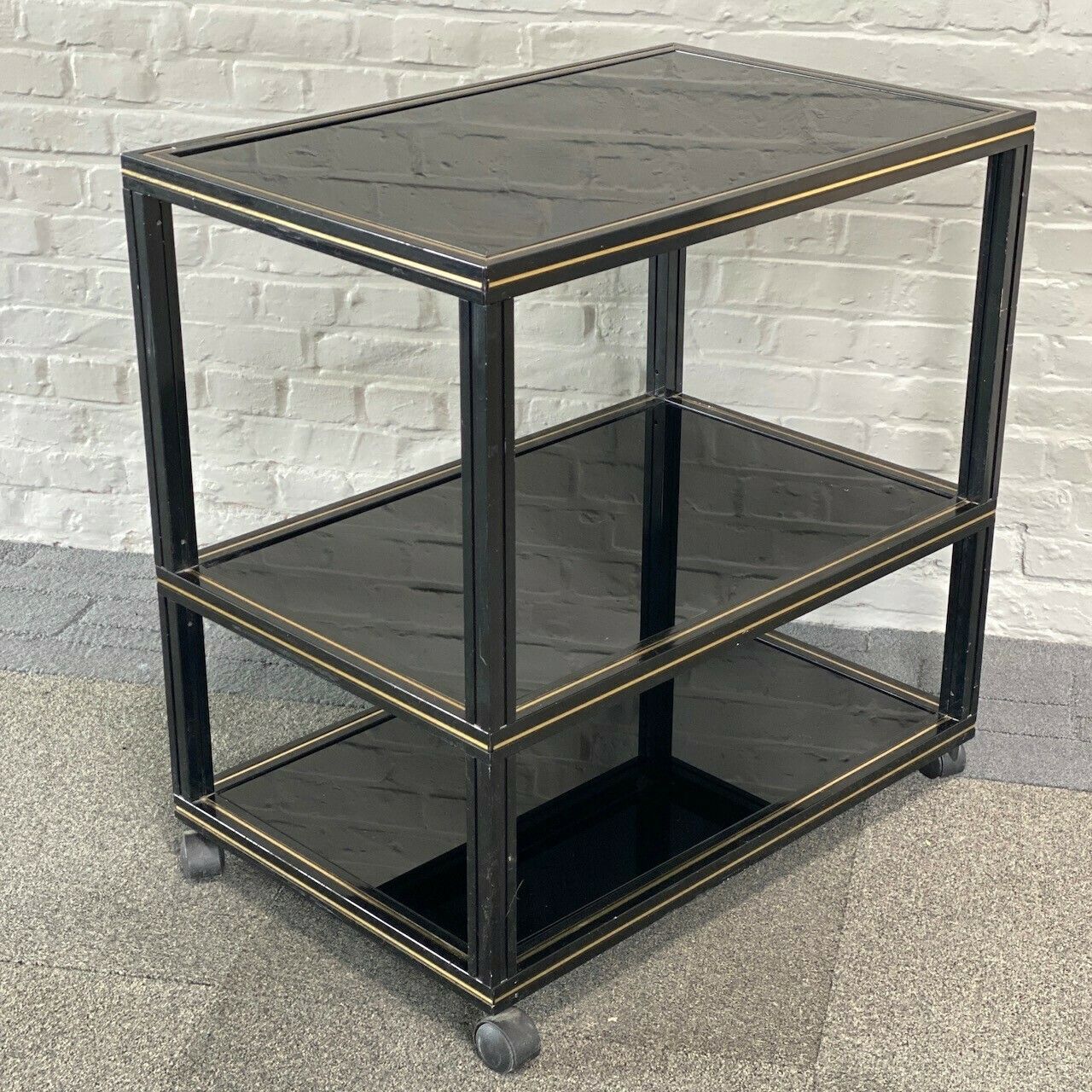 photo furniture Pierre Vandel Tafel Op Wielen